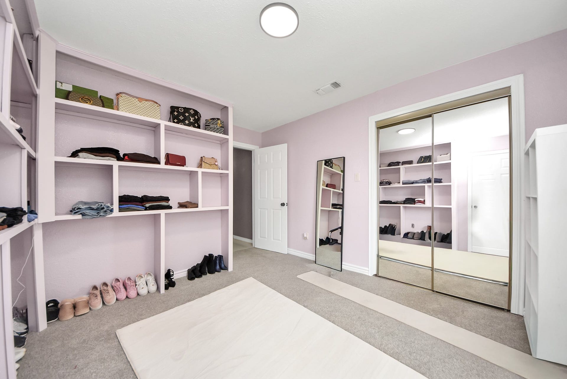 5241 County Road 819, Brazoria, TX 77422 Designed for adaptability, the secondary bedroom effortlessly accommodates evolving lifestyles and needs.(BEDROOM 2)