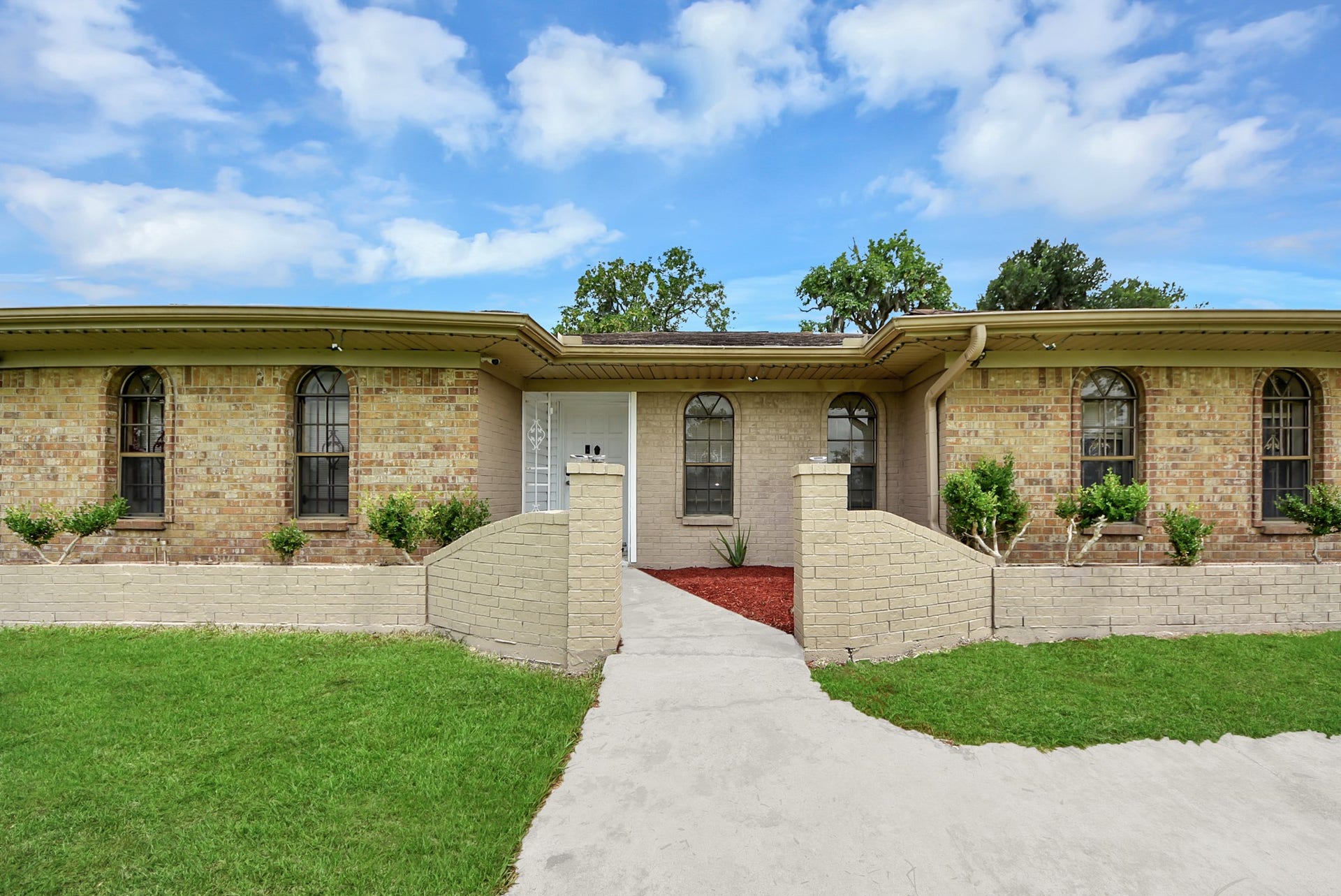 5241 County Road 819, Brazoria, TX 77422 This beautiful property has 5 bedrooms and 3 bathrooms.