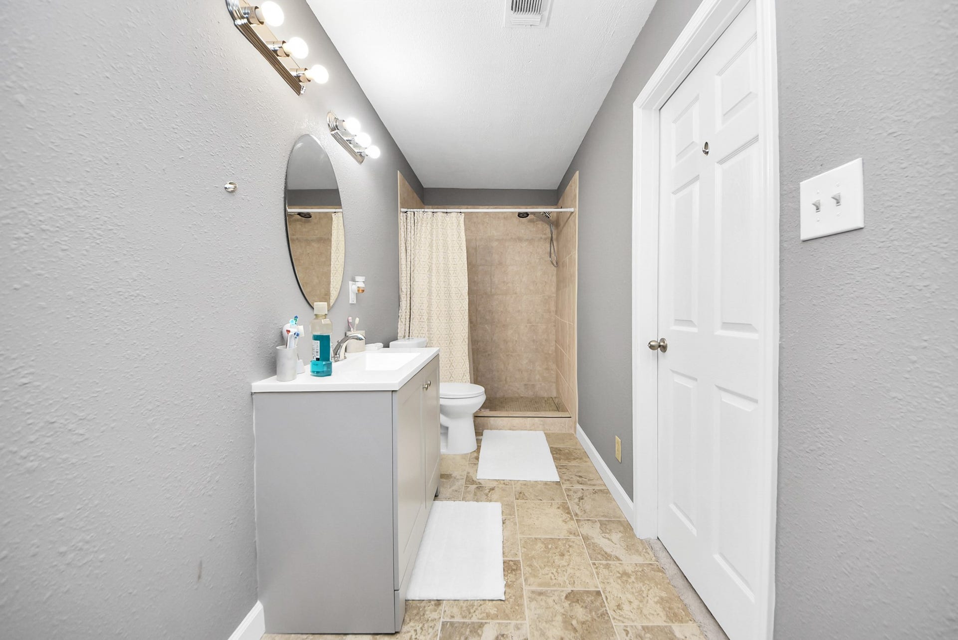 5241 County Road 819, Brazoria, TX 77422 The bathroom and the rest of the house have been recently painted and renovated.