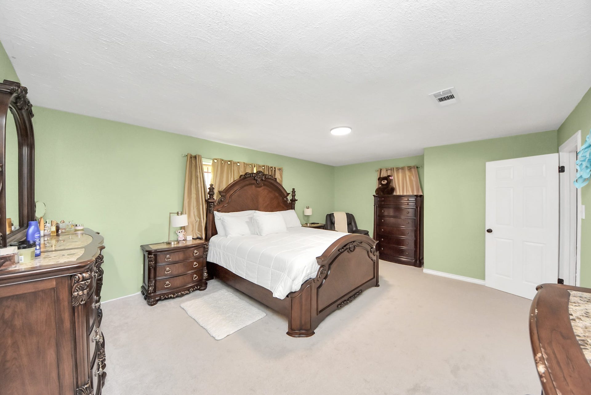 5241 County Road 819, Brazoria, TX 77422 The generously sized bedroom easily accommodates a king-size bed and several other large furniture.
