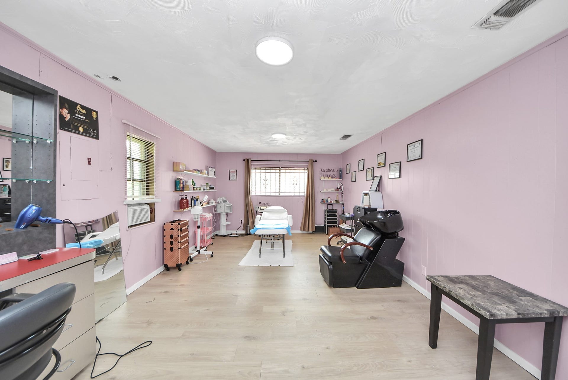 5241 County Road 819, Brazoria, TX 77422 With enough space for decorate and distribute the furniture, you can use this flex room for a sixth bedroom, gym, craft room, etc.