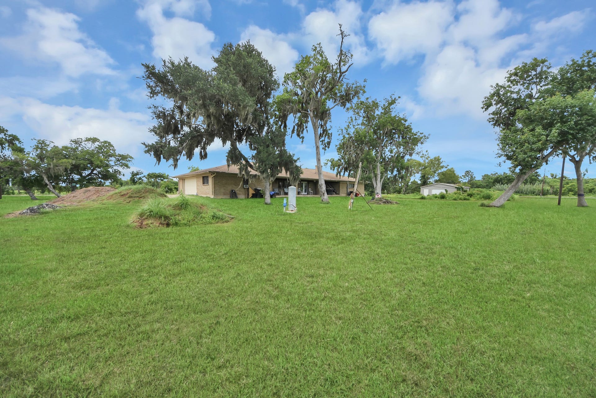 5241 County Road 819, Brazoria, TX 77422 Whether you're seeking a peaceful retreat or a vibrant healthy atmosphere, this residence delivers both charm and practicality in a large land lot.