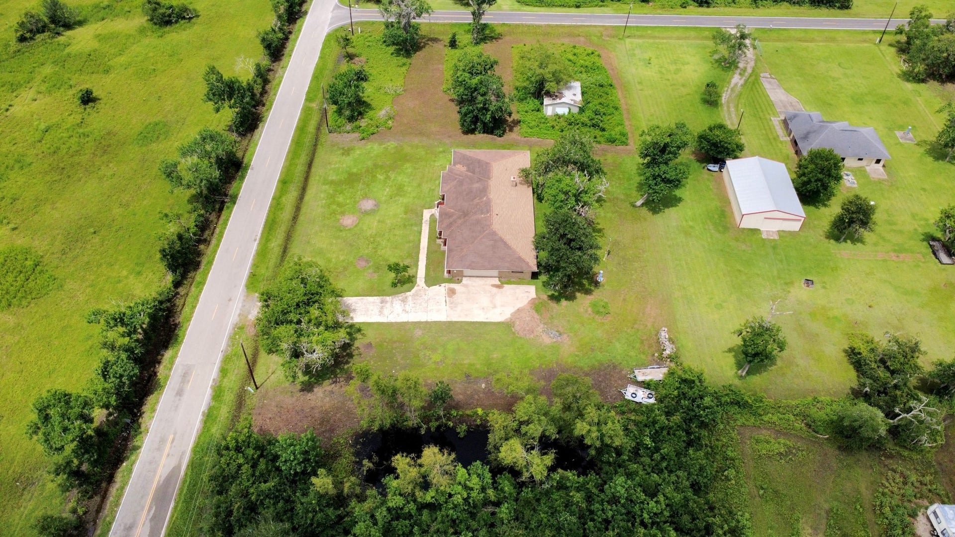 5241 County Road 819, Brazoria, TX 77422 Don't miss this fantastic opportunity to live in a spacious home within a nice drive out of Houston area!!