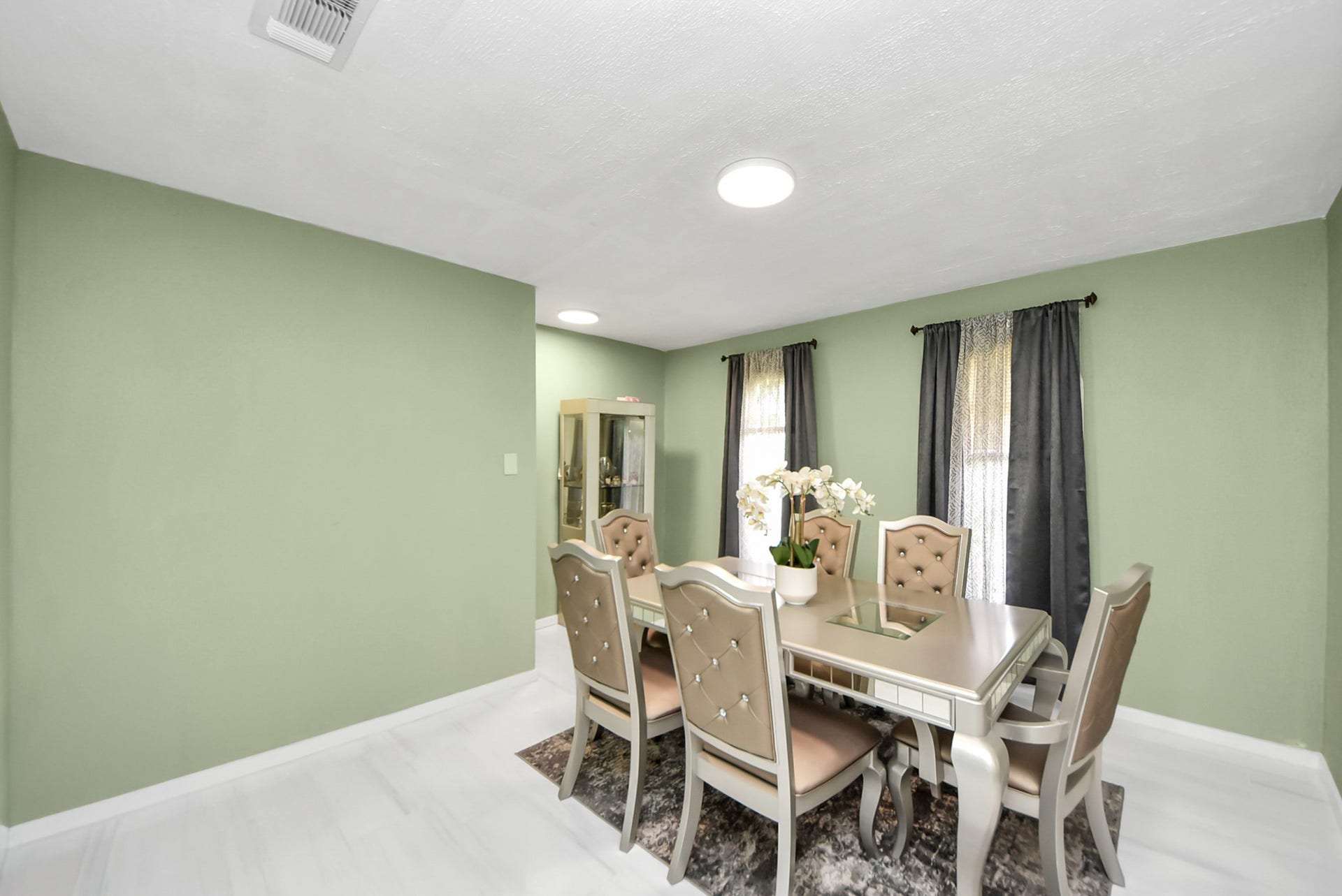 5241 County Road 819, Brazoria, TX 77422 Host unforgettable gatherings in the elegant spacious formal dining room, thoughtfully situated just off the main entry, with access to the rest of the house.