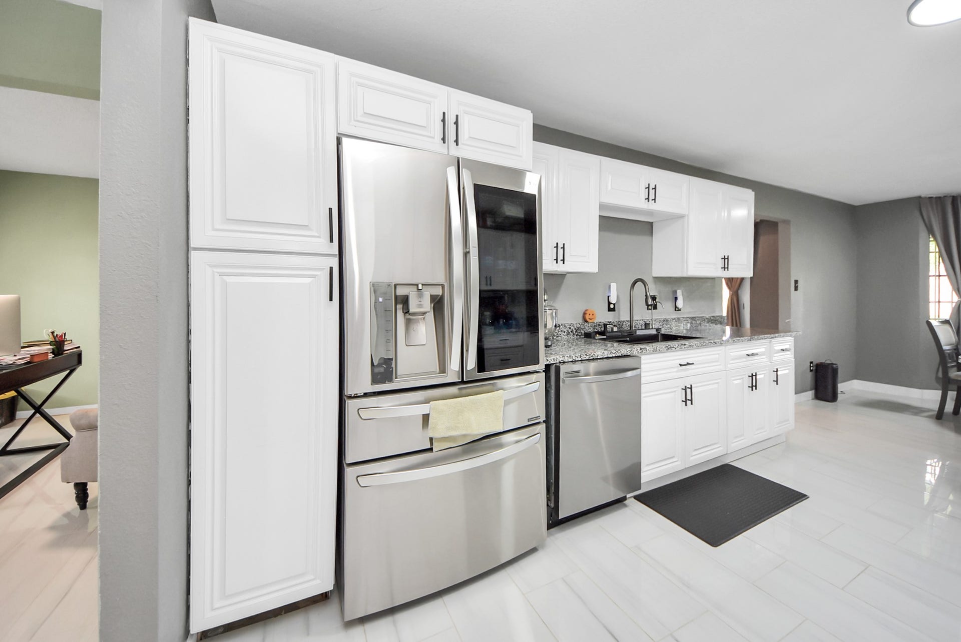 5241 County Road 819, Brazoria, TX 77422 With generous storage and prep space, this kitchen is perfectly equipped for everything from everyday meals to impressive gourmet entertaining.