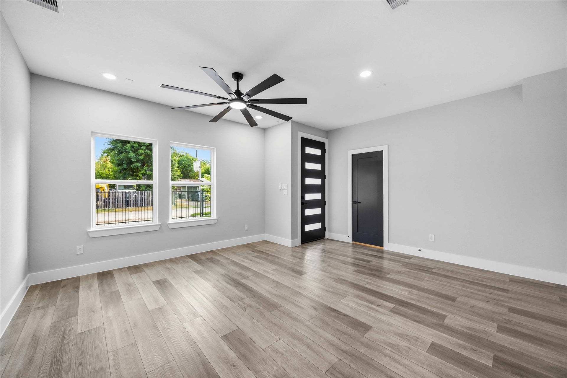 5326 Ridgeway Drive, Houston, TX 77033 5326 Ridgeway Drive, Houston, TX 77033