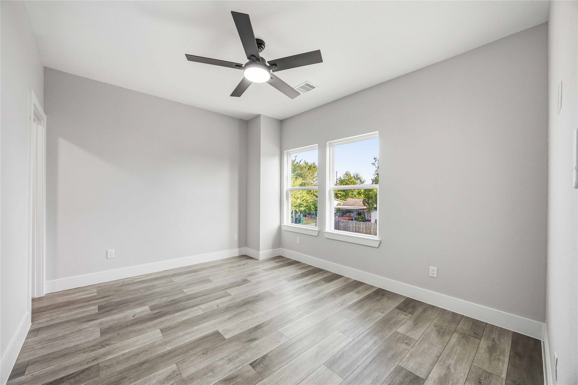 5326 Ridgeway Drive, Houston, TX 77033 5326 Ridgeway Drive, Houston, TX 77033