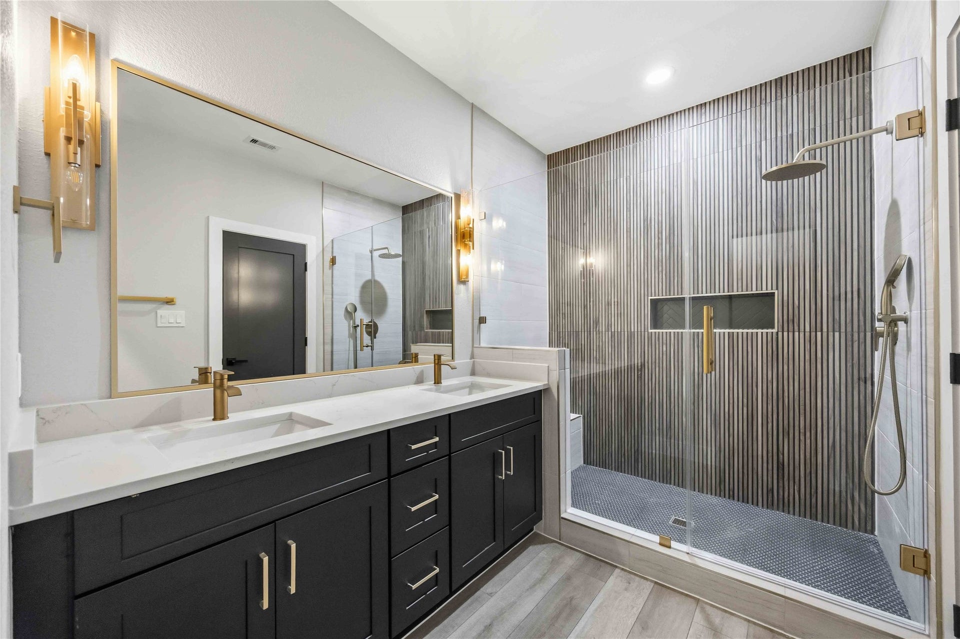 5326 Ridgeway Drive, Houston, TX 77033 5326 Ridgeway Drive, Houston, TX 77033