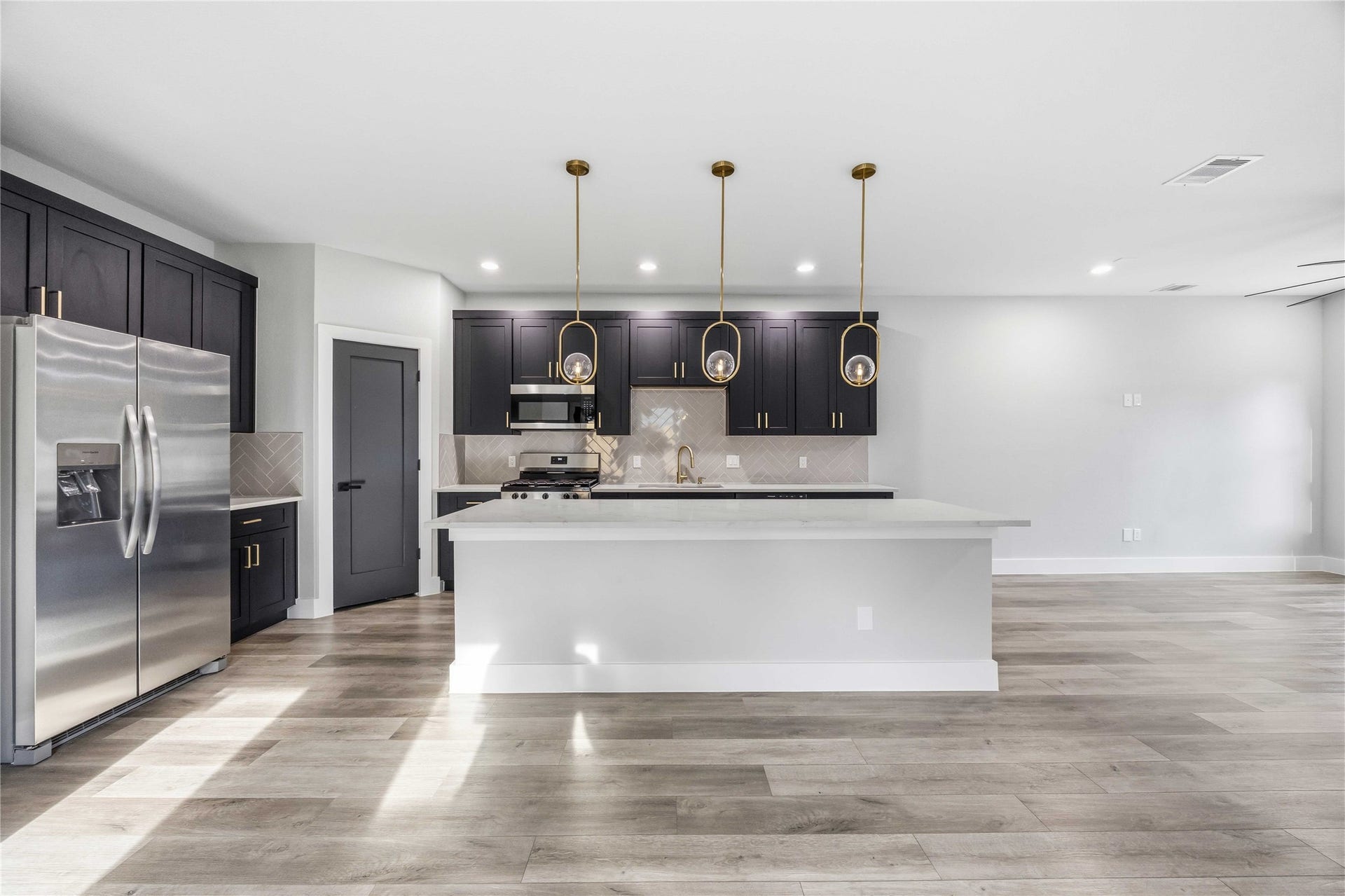 5326 Ridgeway Drive, Houston, TX 77033 5326 Ridgeway Drive, Houston, TX 77033