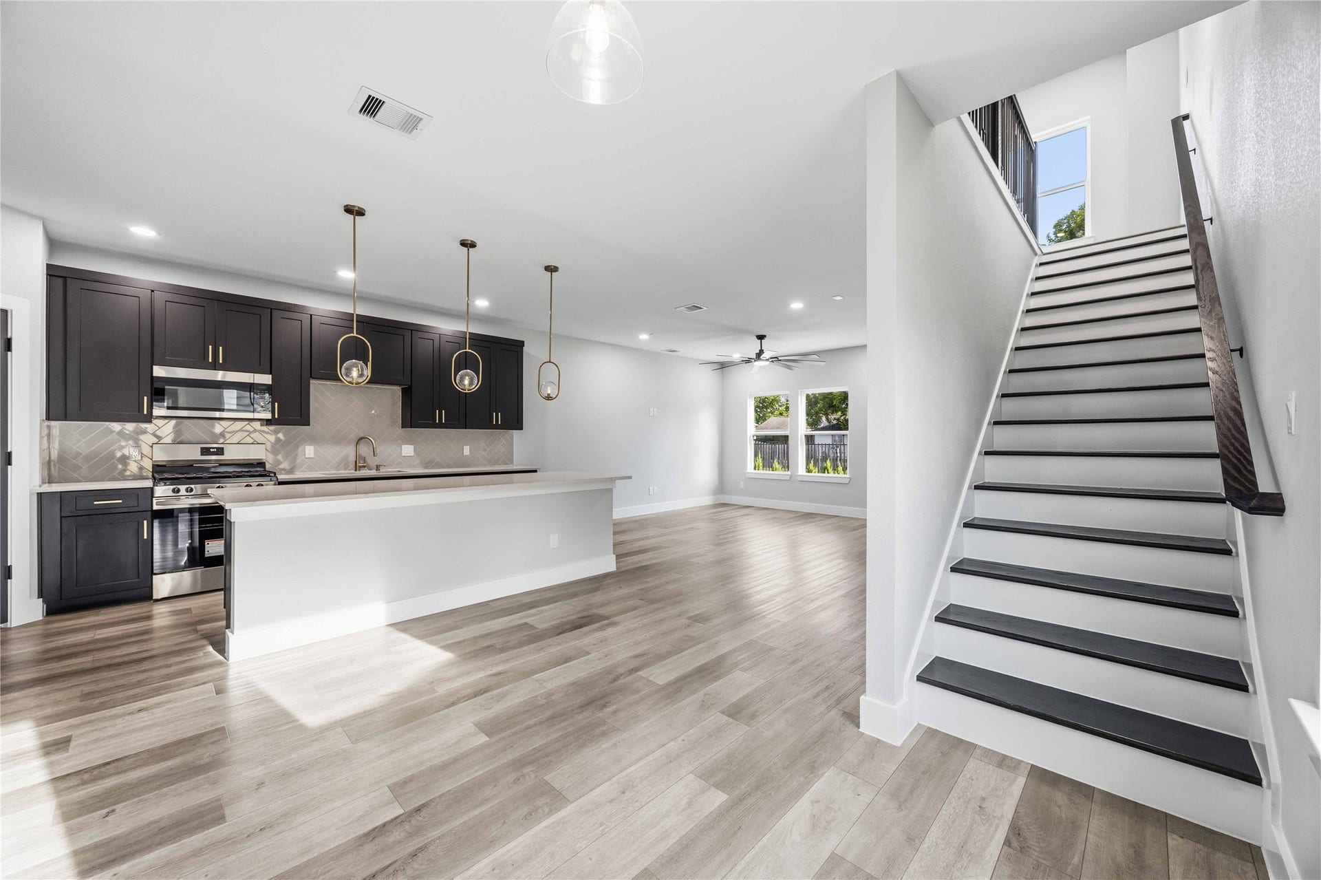 5326 Ridgeway Drive, Houston, TX 77033 5326 Ridgeway Drive, Houston, TX 77033