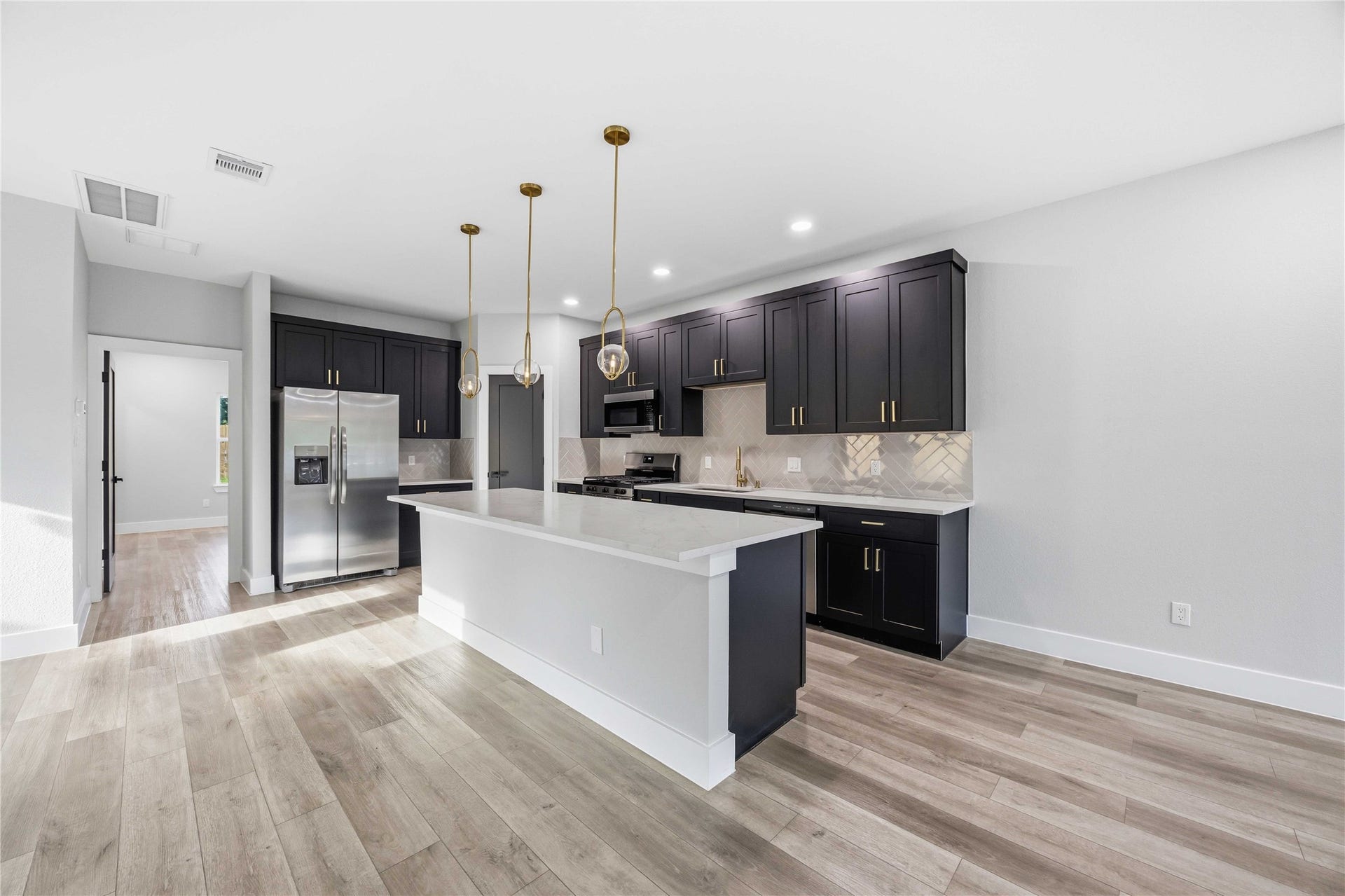 5326 Ridgeway Drive, Houston, TX 77033 5326 Ridgeway Drive, Houston, TX 77033