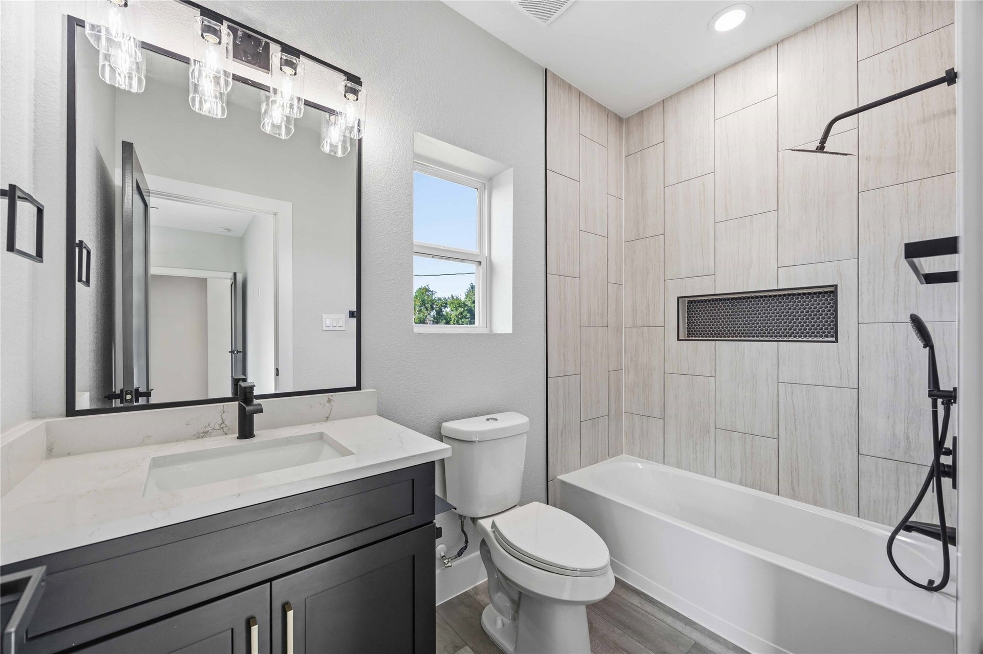 5326 Ridgeway Drive, Houston, TX 77033 5326 Ridgeway Drive, Houston, TX 77033