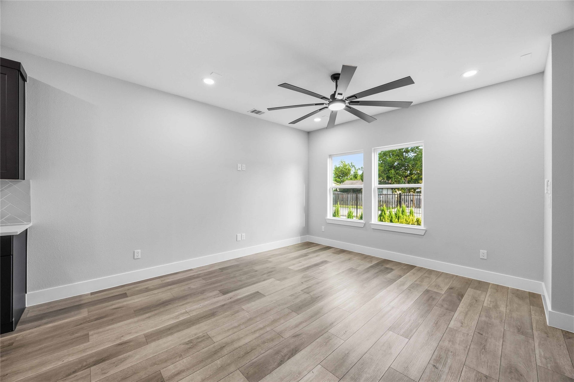 5326 Ridgeway Drive, Houston, TX 77033 5326 Ridgeway Drive, Houston, TX 77033