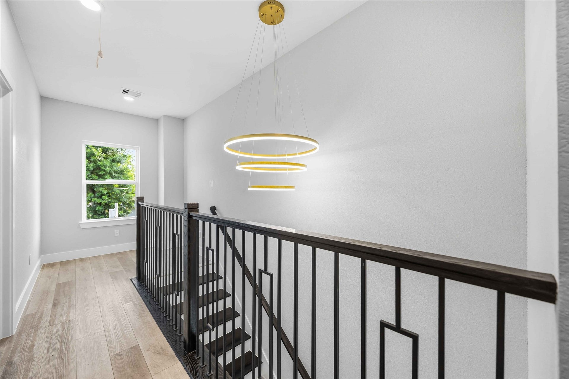 5326 Ridgeway Drive, Houston, TX 77033 5326 Ridgeway Drive, Houston, TX 77033