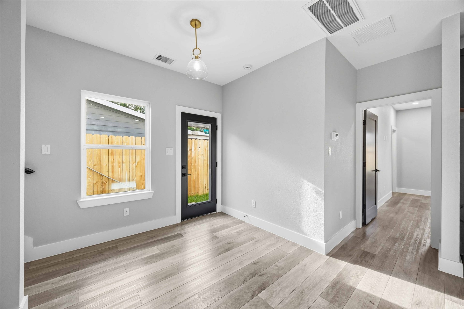 5326 Ridgeway Drive, Houston, TX 77033 5326 Ridgeway Drive, Houston, TX 77033