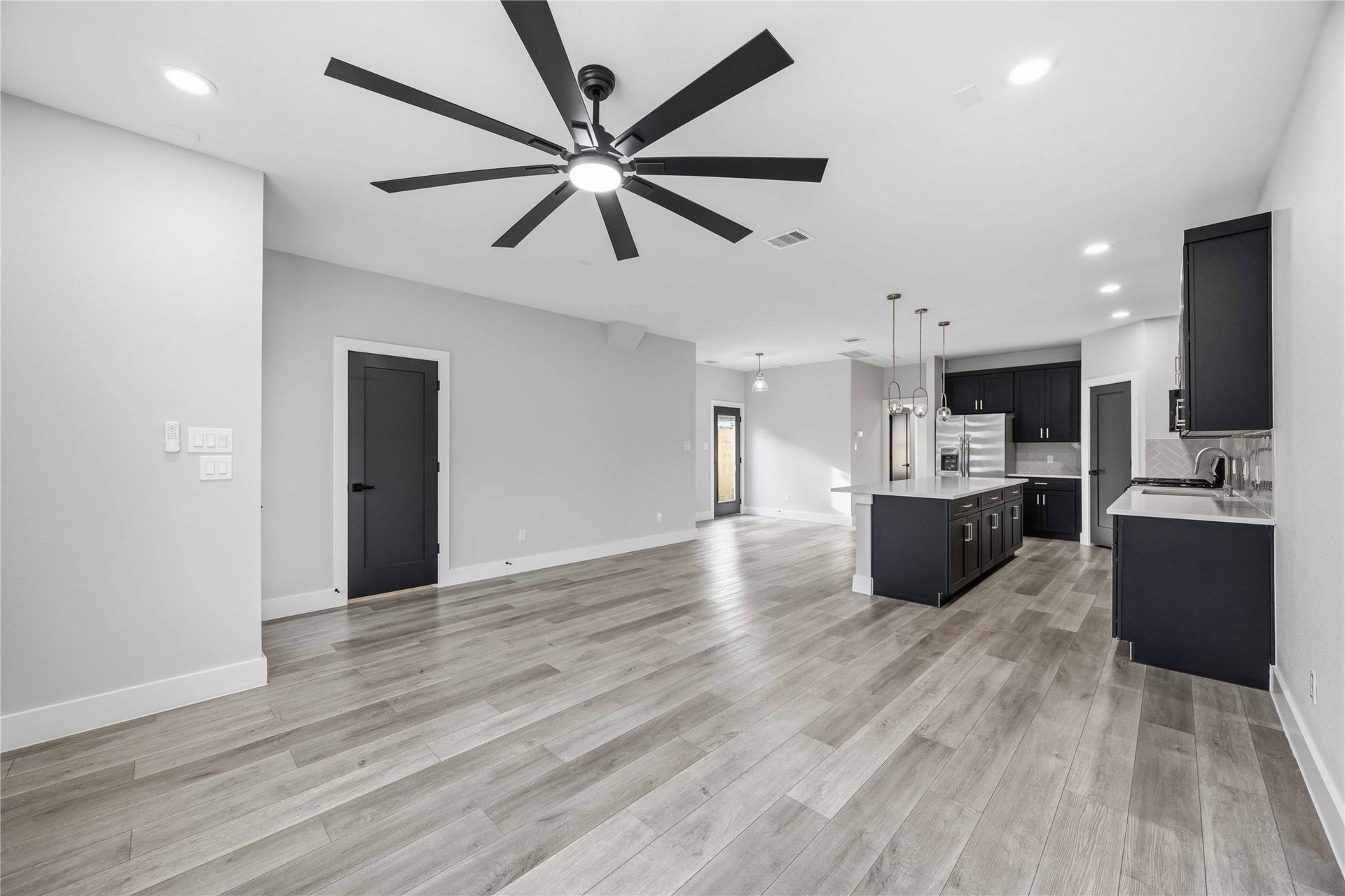 5326 Ridgeway Drive, Houston, TX 77033 5326 Ridgeway Drive, Houston, TX 77033
