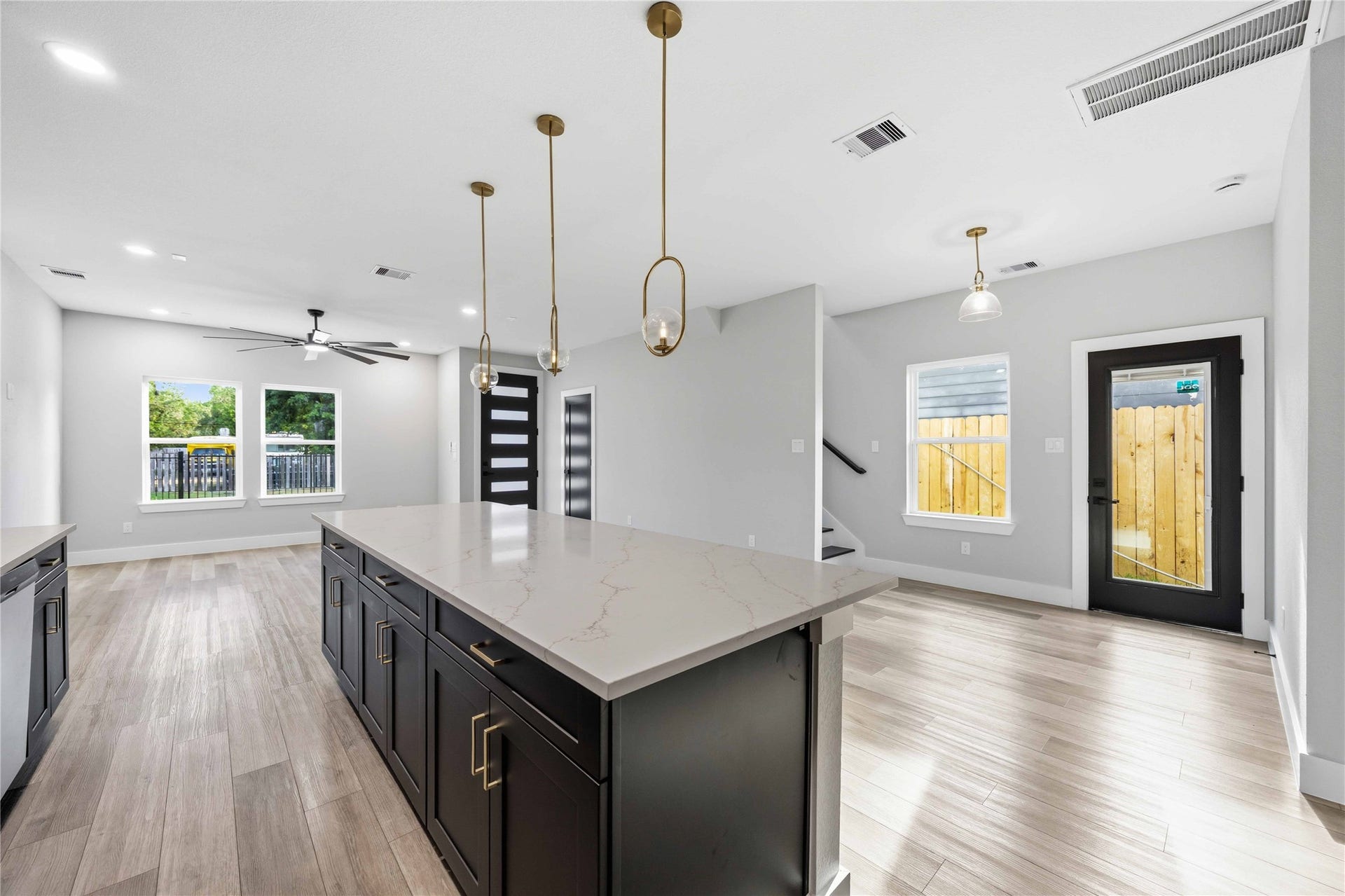 5326 Ridgeway Drive, Houston, TX 77033 5326 Ridgeway Drive, Houston, TX 77033