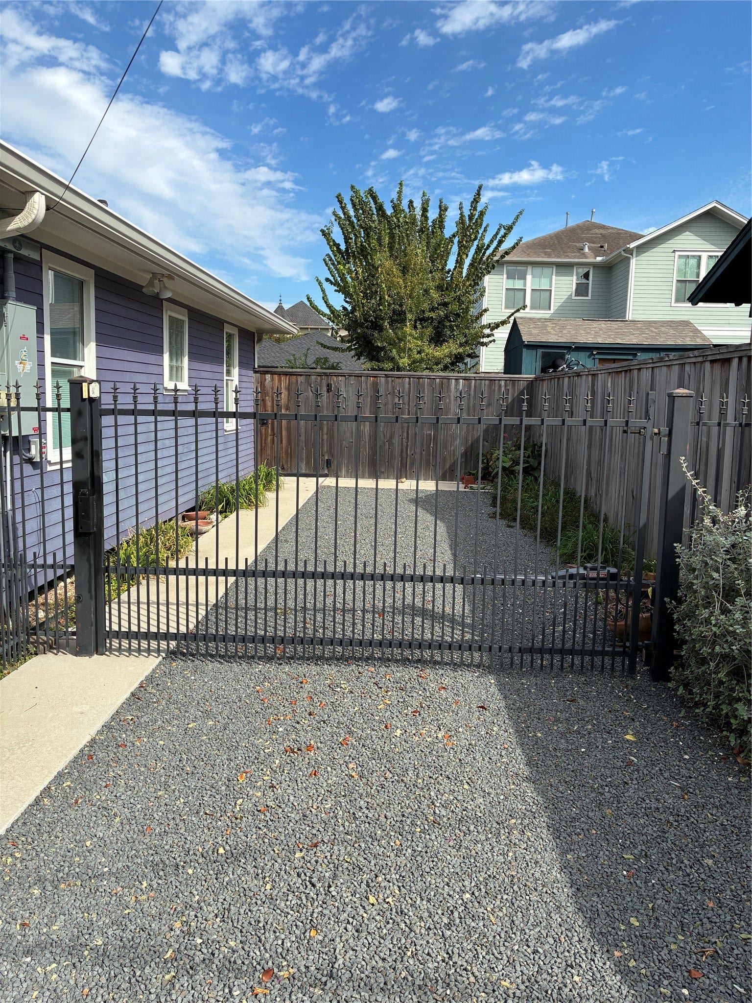 808 Dorothy Street, Houston, TX 77007 Recently installed black star-lined drive with remote control entry gate.