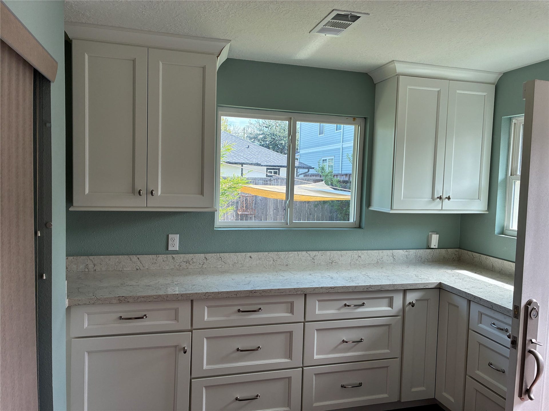 808 Dorothy Street, Houston, TX 77007 Extensive counter space and cabinetry adjacent to washer/dryer storage area.
