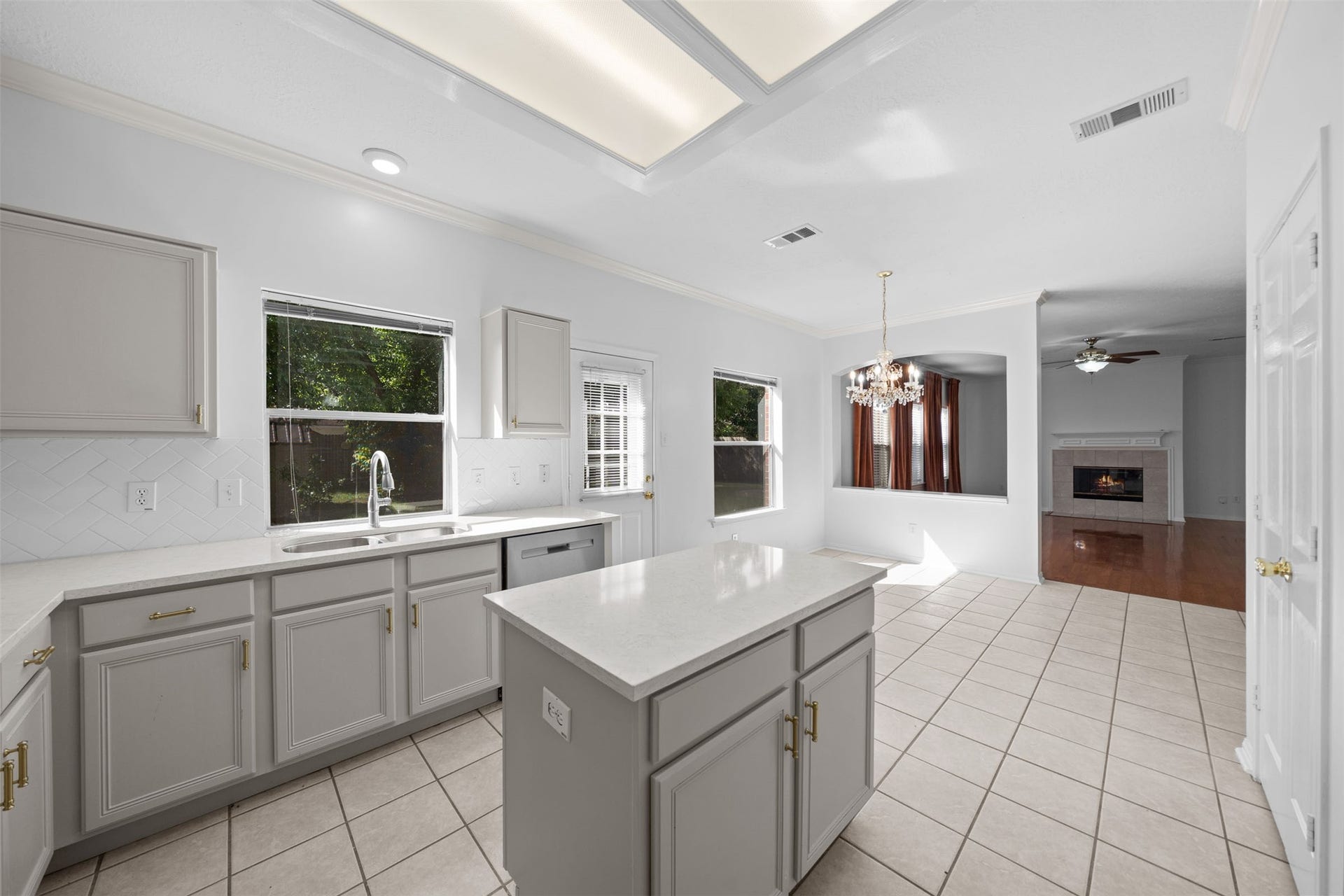 2138 Mossy Trail Drive, Katy, TX 77450