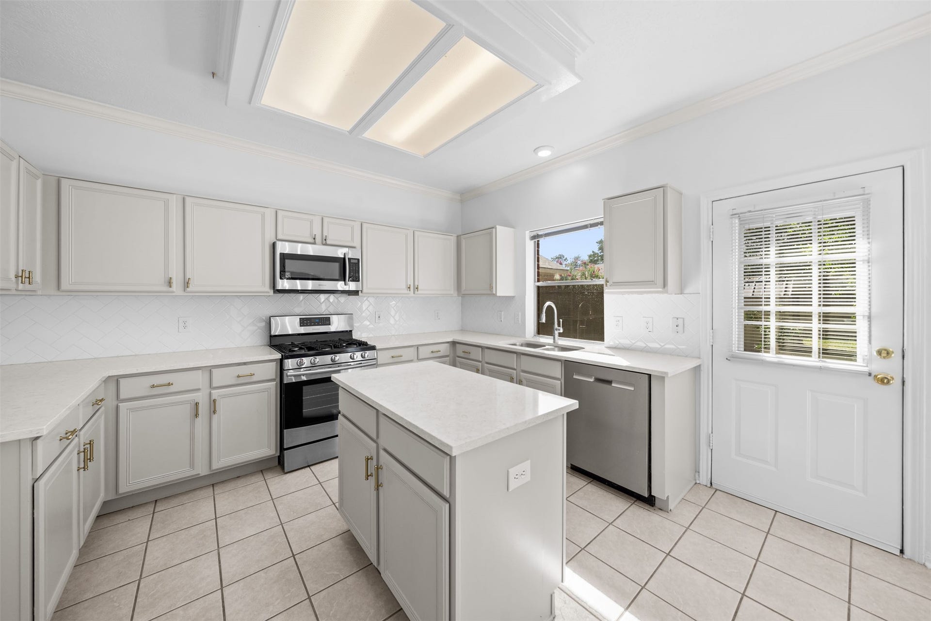 2138 Mossy Trail Drive, Katy, TX 77450