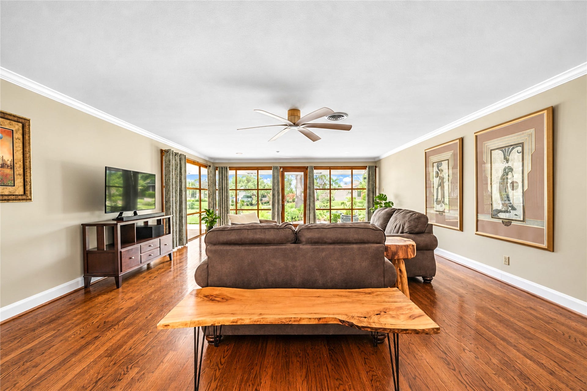 6211 Grovewood Lane, Houston, TX 77008 A striking two-sided fireplace adds architectural interest to the dining area and connects the adjoining living spaces.