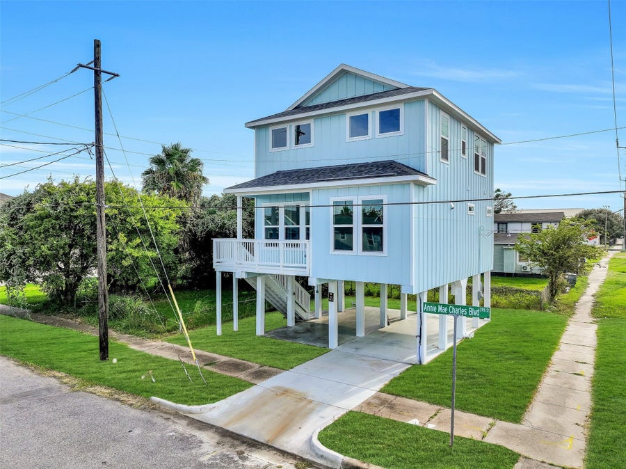 Property photo for 701 39th Street, Galveston, TX