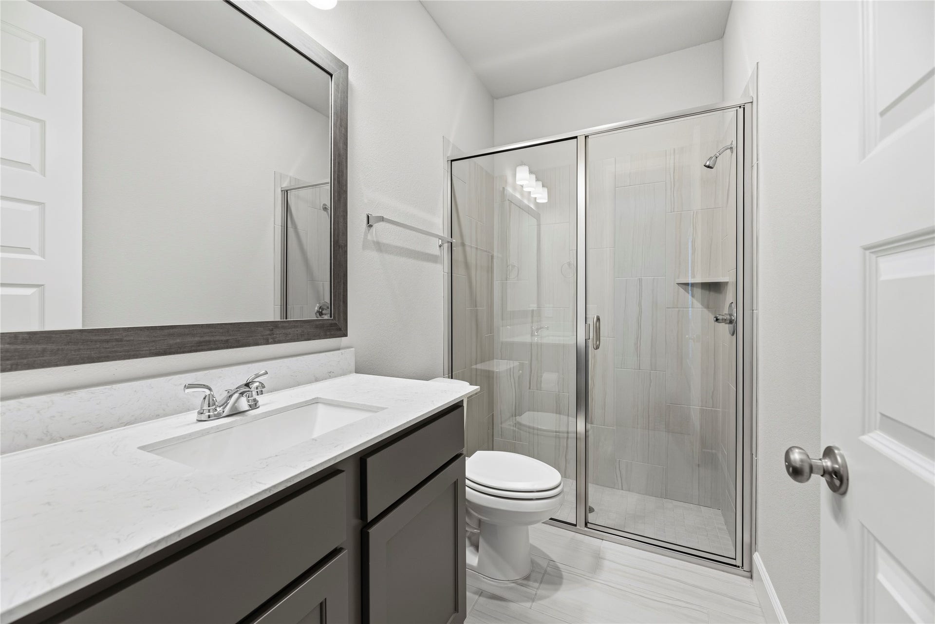 9511 Shaded Tree Drive, Missouri City, TX 77459 Thoughtful en-suite bath for the first floor guest room - with a walk-in shower.