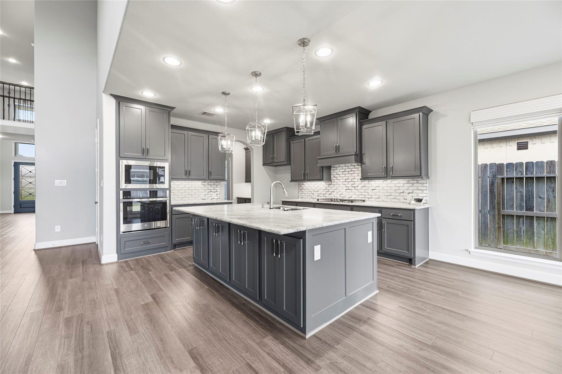 9511 Shaded Tree Drive, Missouri City, TX 77459 Fit for the home chef, this stunning kitchen has upgraded fixtures and finishings throughout.