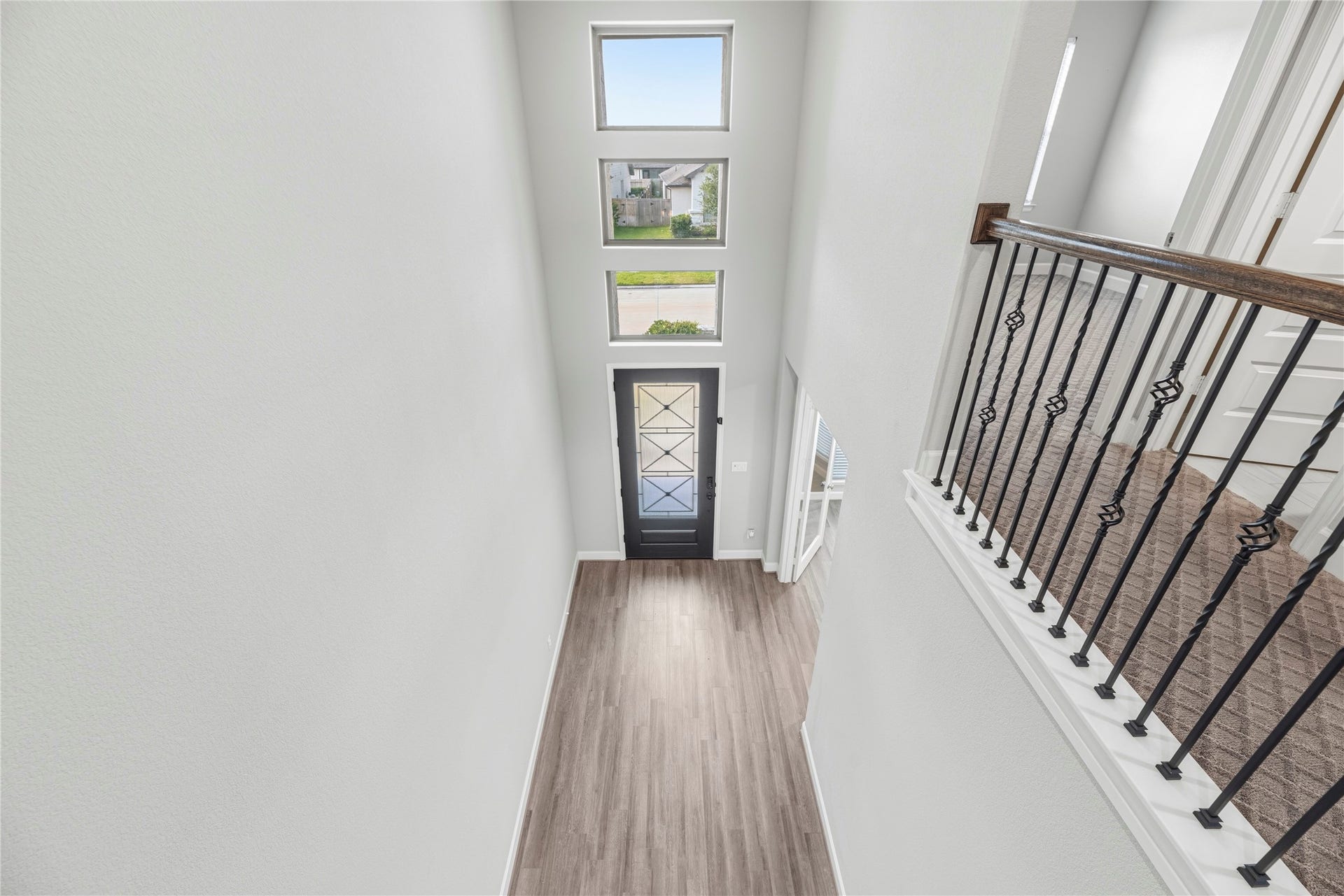 9511 Shaded Tree Drive, Missouri City, TX 77459 Soaring high ceilings in both the entry and living room allow a wonderful amount of natural light.