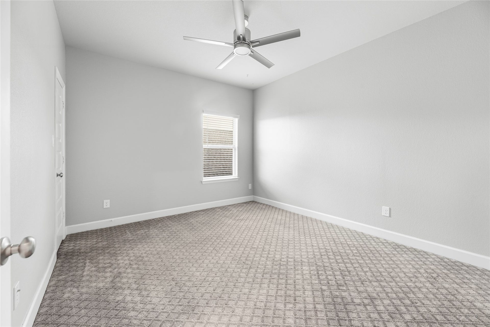 9511 Shaded Tree Drive, Missouri City, TX 77459 1 of 3 secondary bedrooms located upstairs, complete with plush carpet, large windows with privacy blinds, and a ceiling fan.