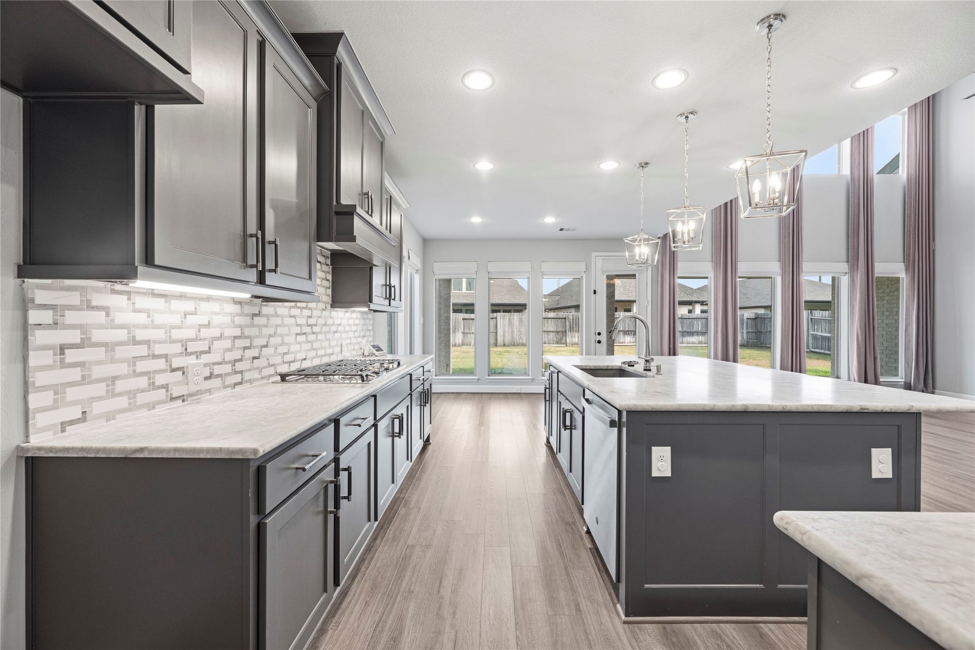 9511 Shaded Tree Drive, Missouri City, TX 77459 Fit for the home chef, this kitchen is wonderfully equipped. Premium fit and finish with an abundance of space. Premium cabinetry, upgraded appliance package, Quartzite countertops, and much more!