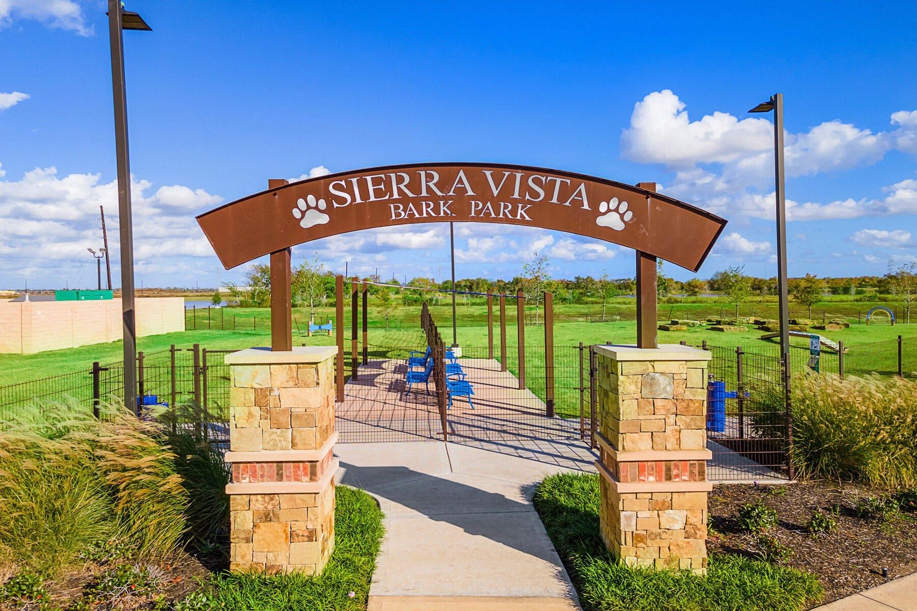 10506 Sutter Creek Drive, Iowa Colony, TX 77583 Everyone is included at Sierra Vista! A thoughtfully planned out park for you and your best friend to hang out at is within walking distance.