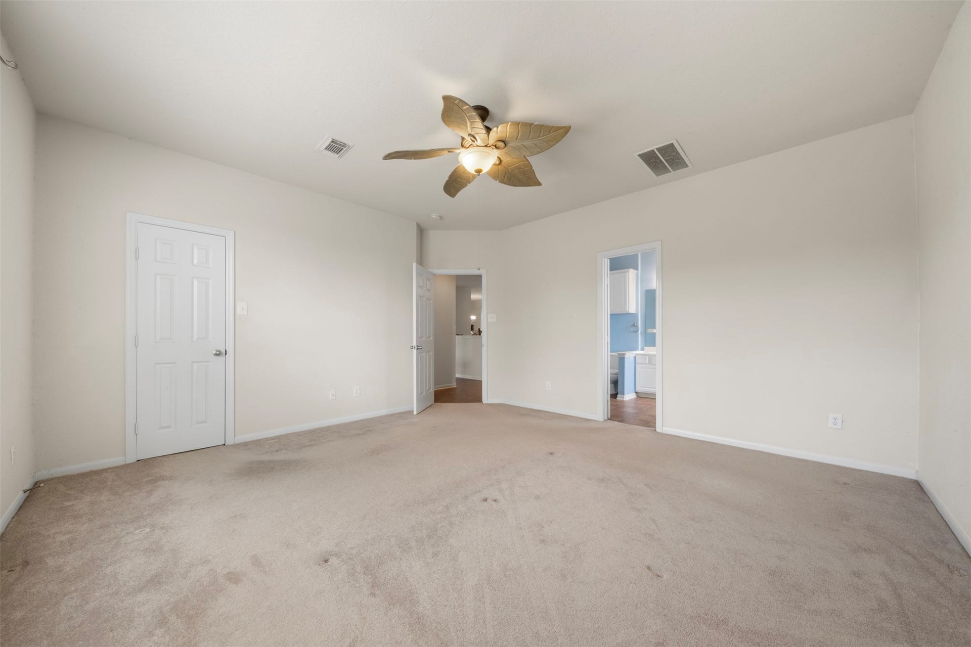2990 Creek Falls Court, Pearland, TX 77581 Primary bedroom