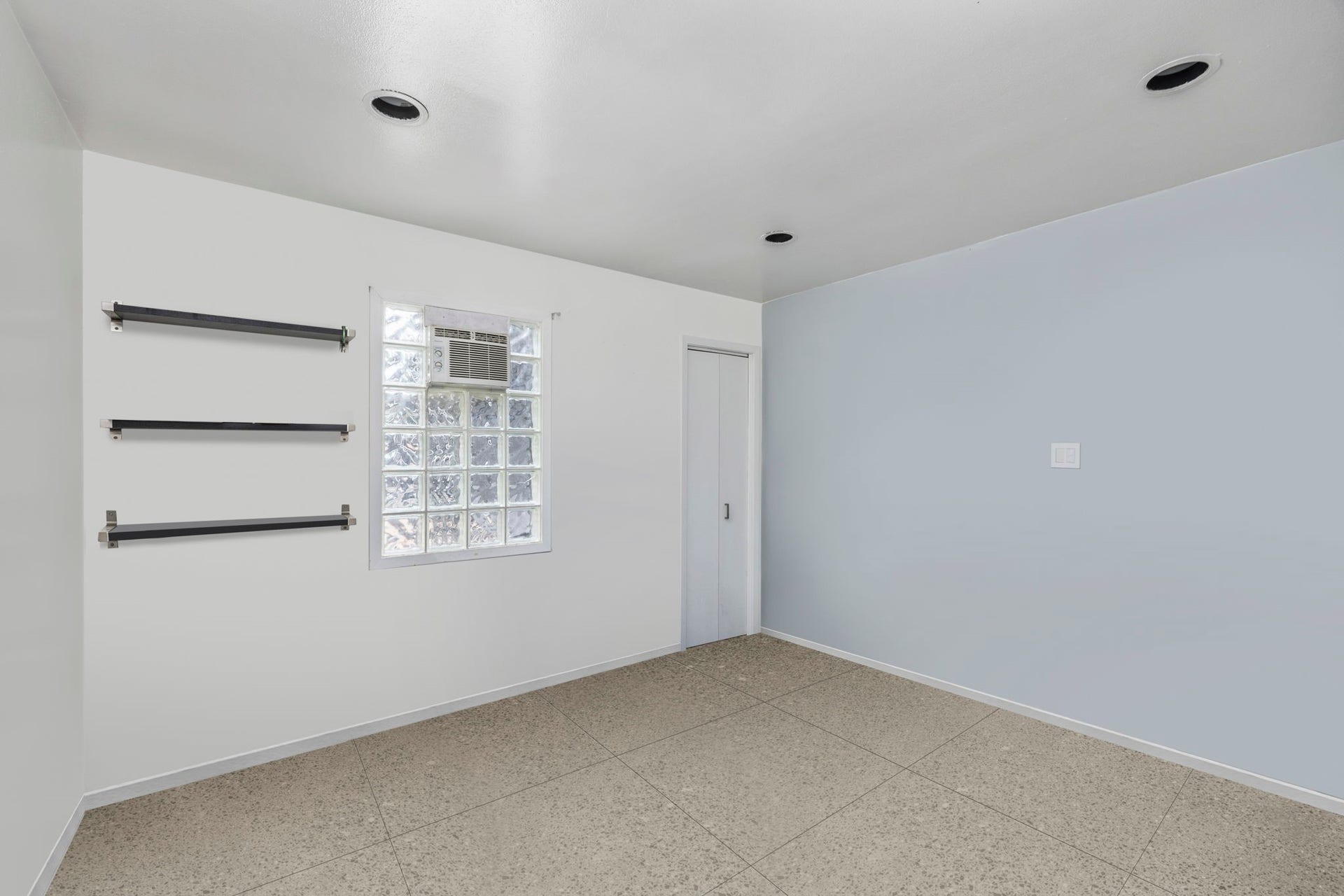 2ND BEDROOM(KITCHEN AREA)