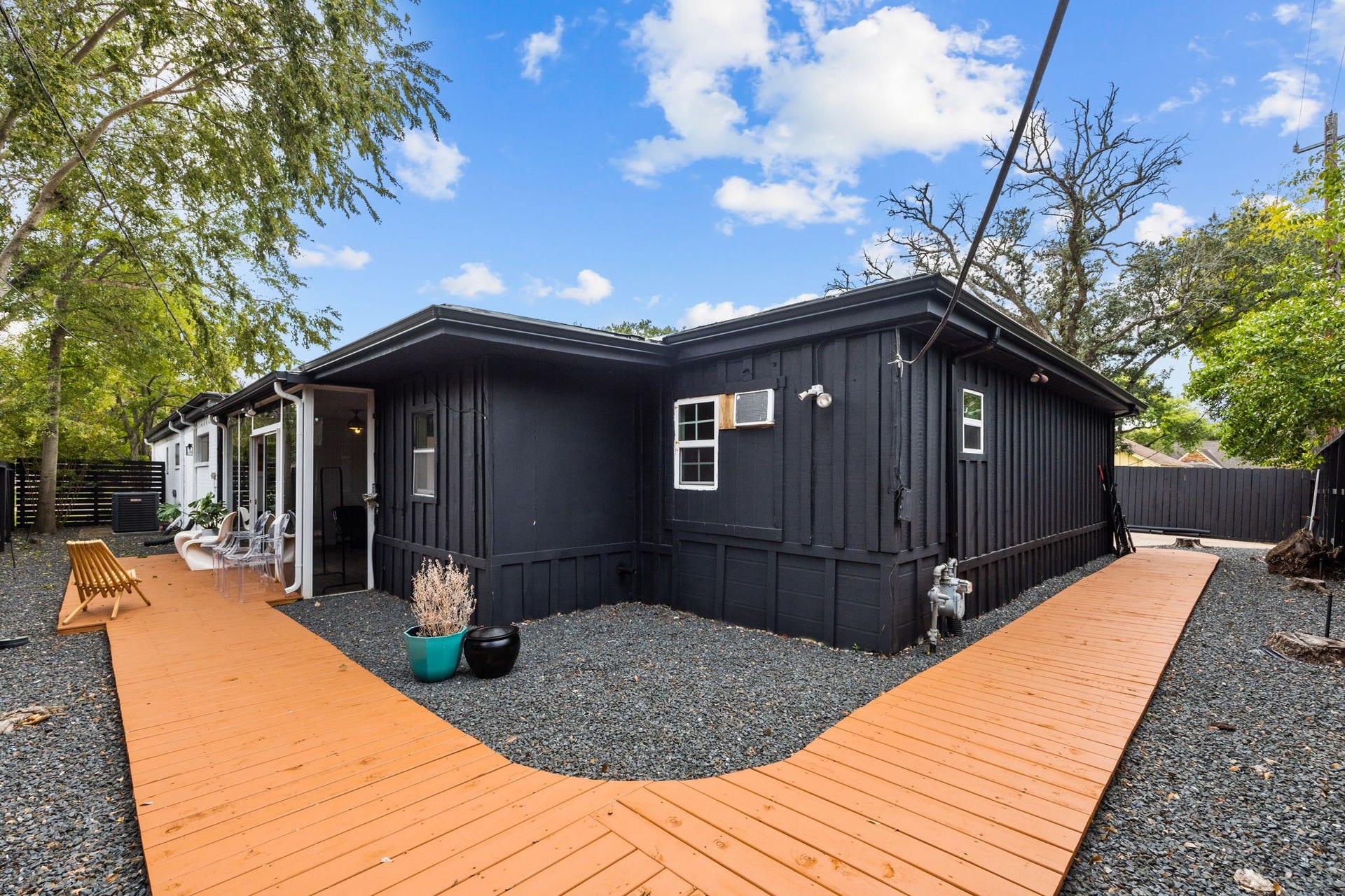 7902 Richmond Avenue, Houston, TX 77063