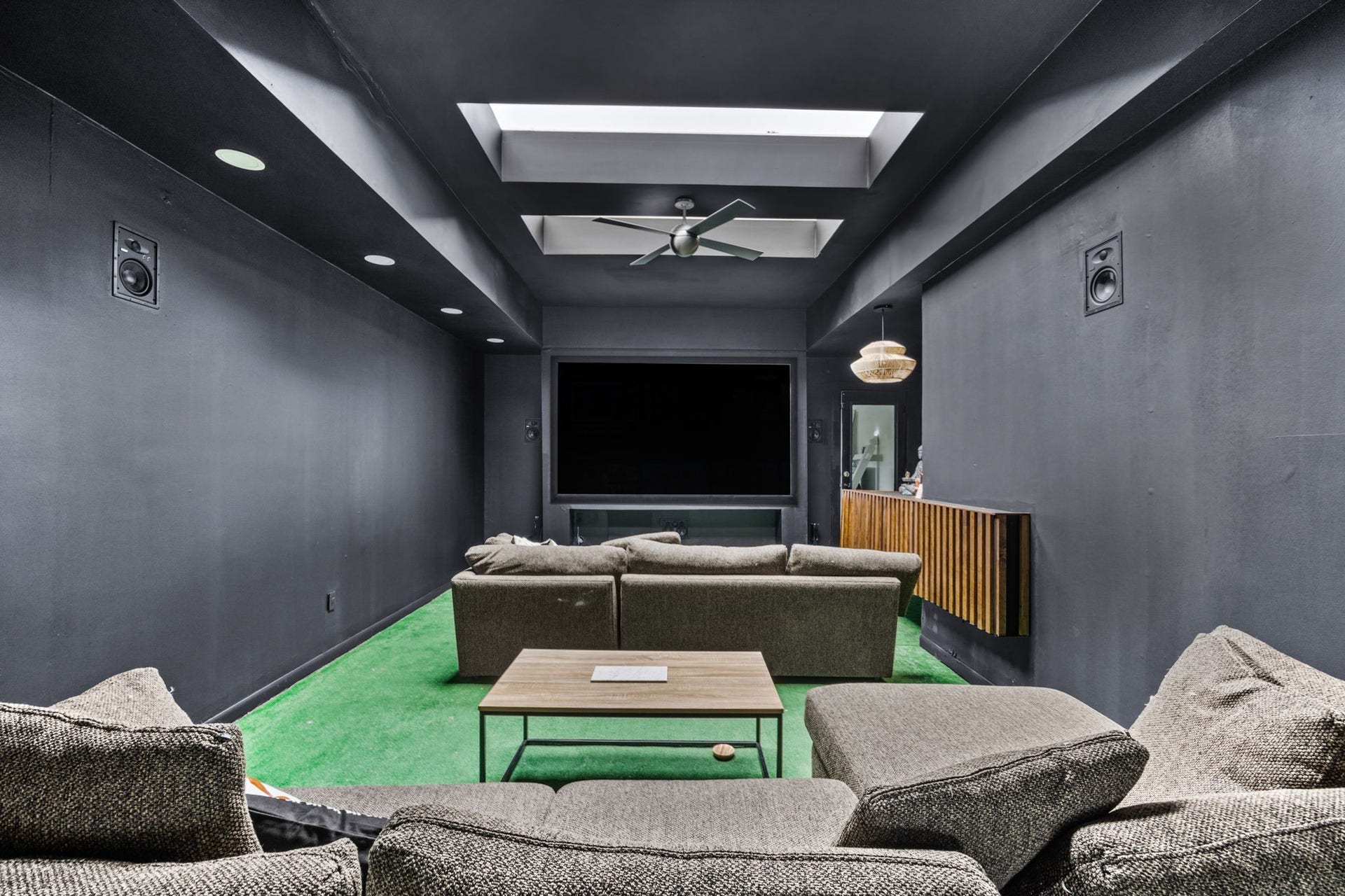 MOVIE ROOM