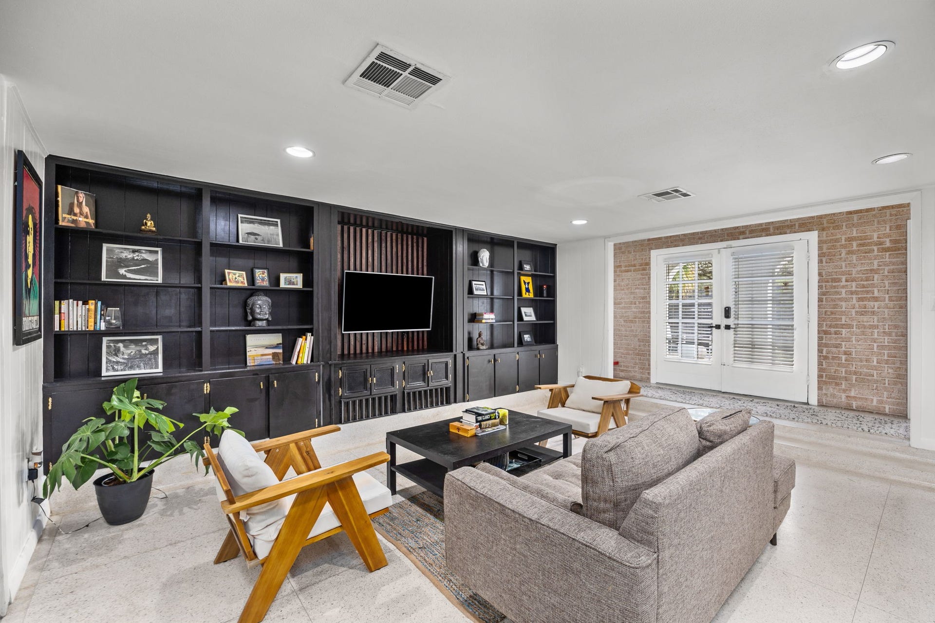 7902 Richmond Avenue, Houston, TX 77063