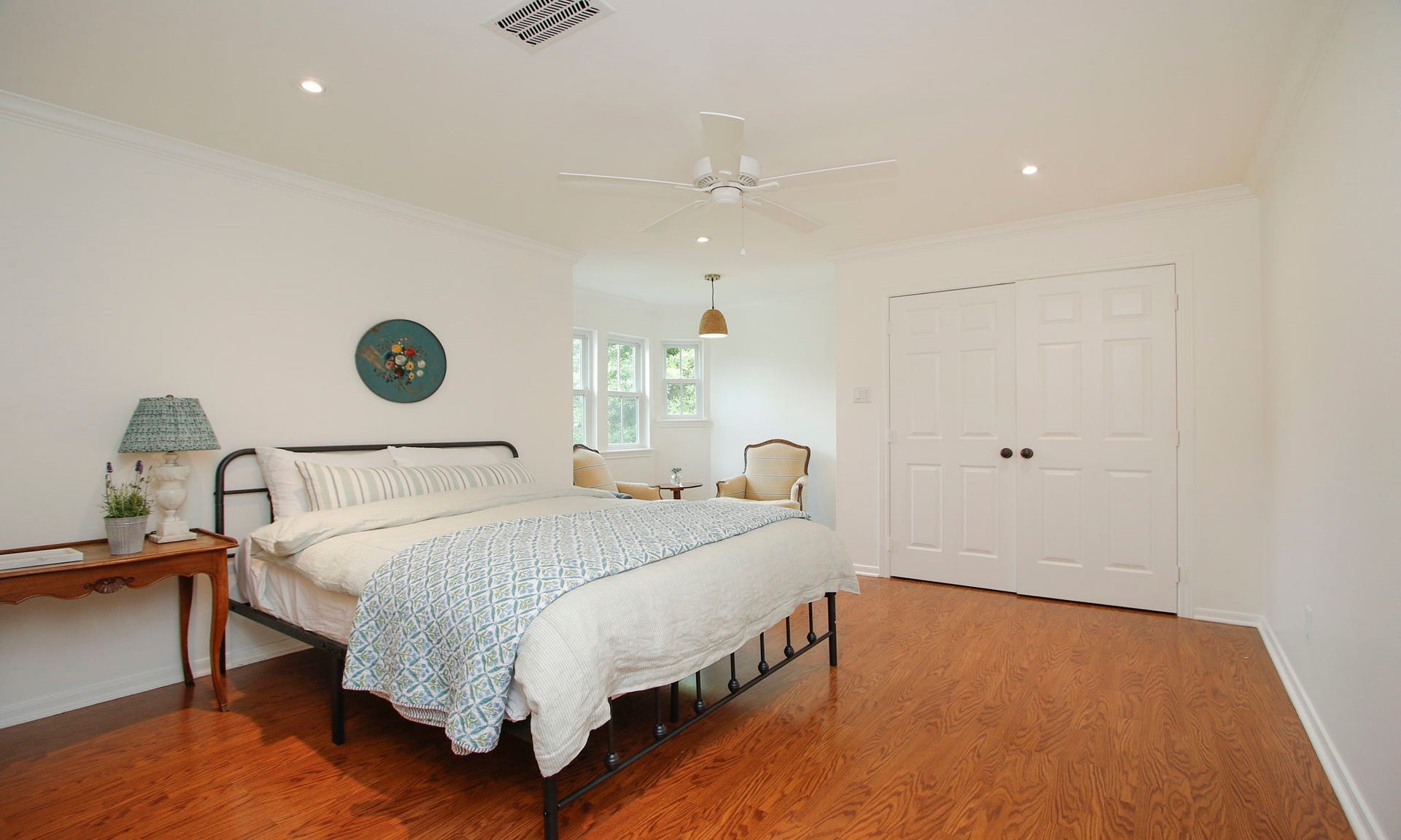 8515 Tranquil Park Drive, Spring, TX 77379 This elegant bedroom on the second floor features a bright sitting area with large windows, offering a spacious and inviting retreat.