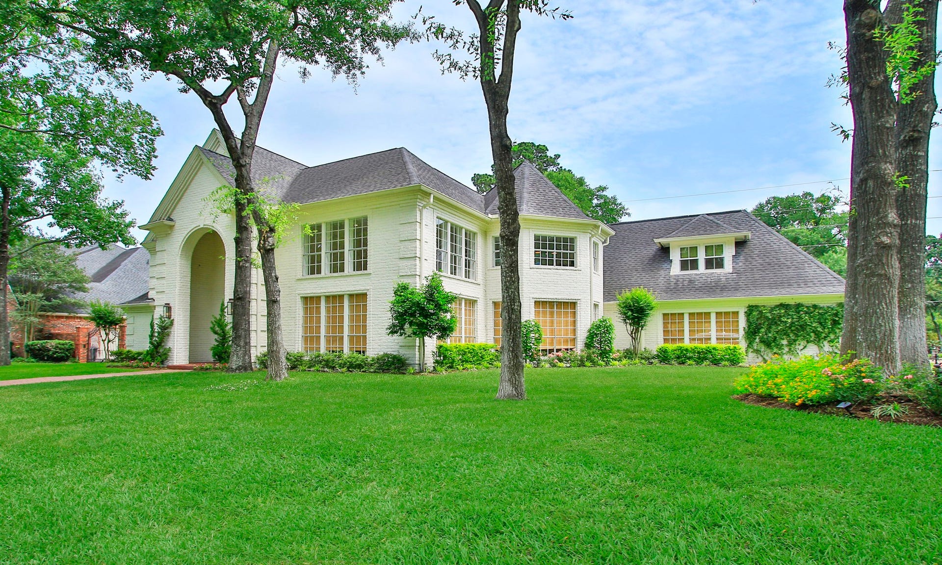 8515 Tranquil Park Drive, Spring, TX 77379 Discover this beautifully remodeled 5-bedroom home, featuring exquisite designer upgrades throughout.