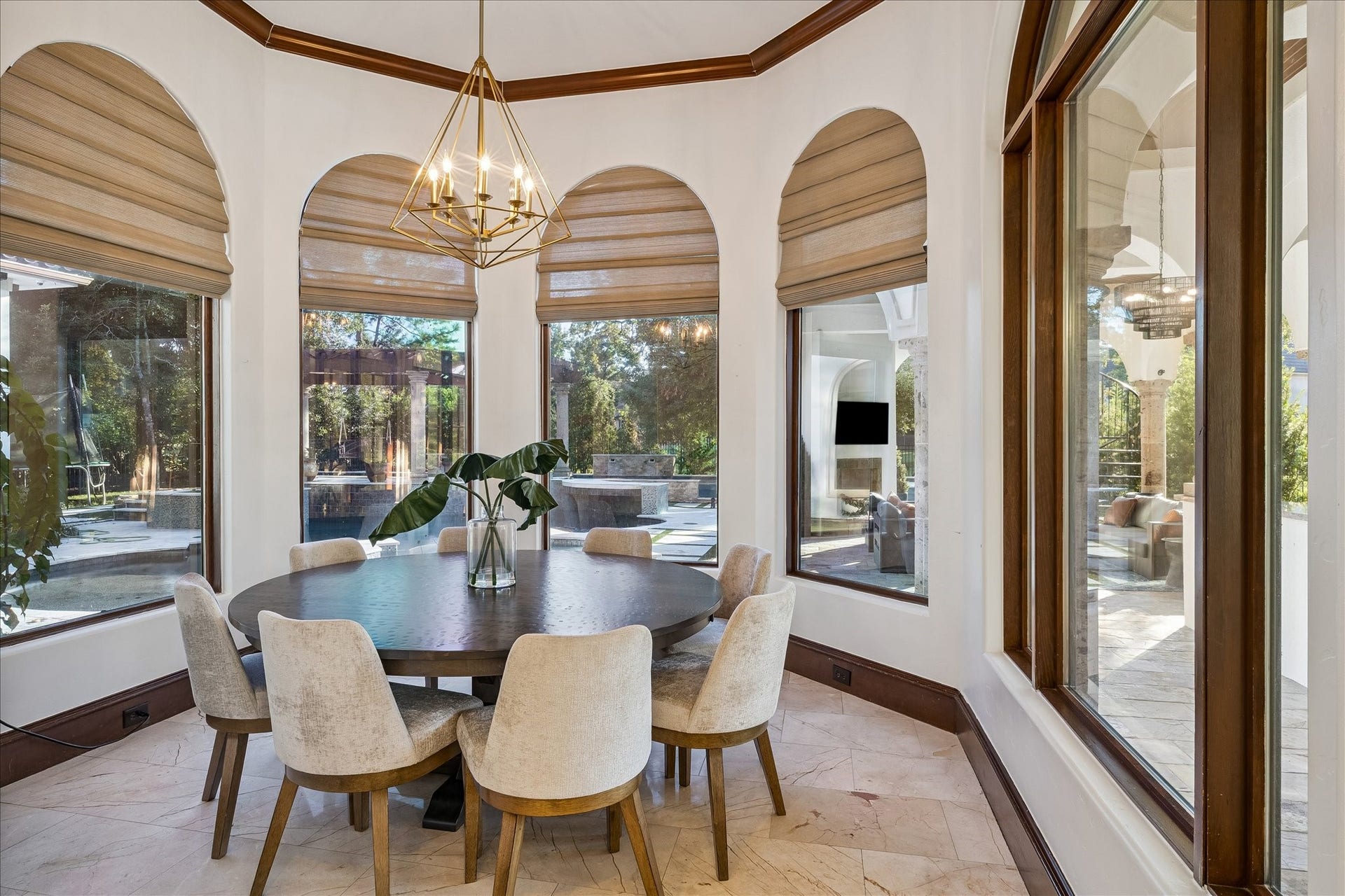 6 N Fazio Way, Spring, TX 77389 Breakfast room.