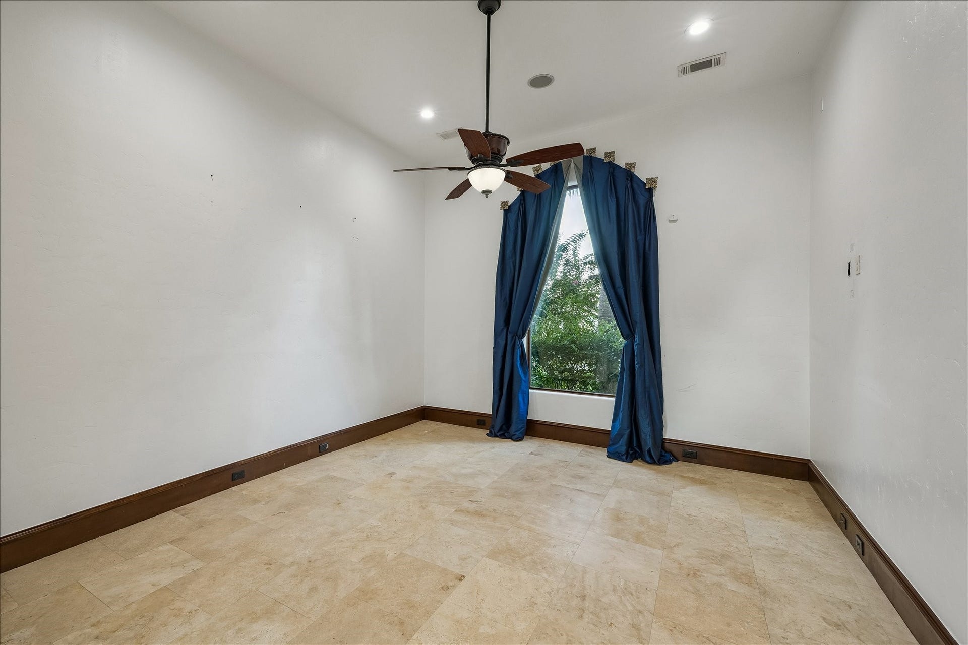 6 N Fazio Way, Spring, TX 77389 Casita.