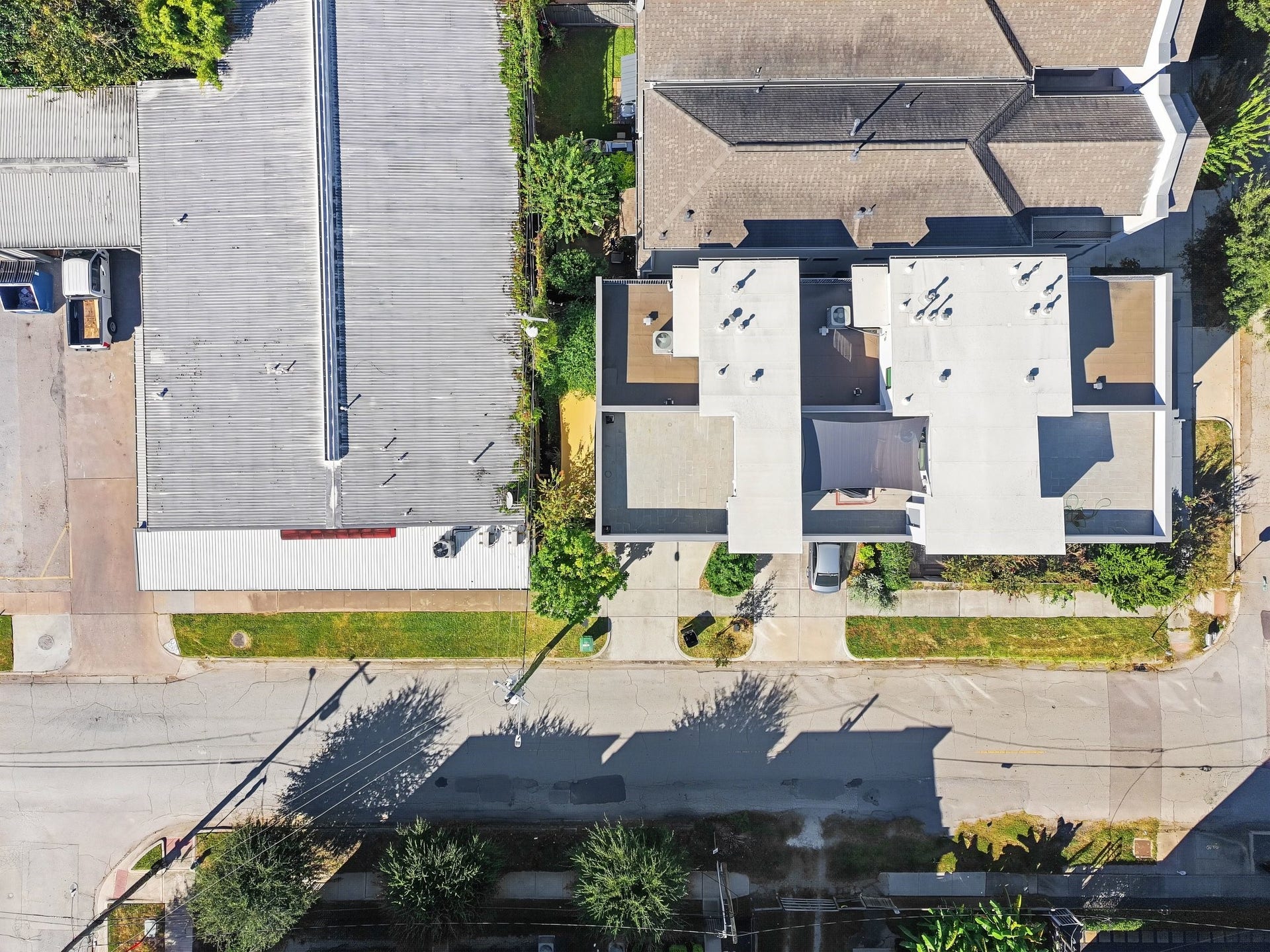 Embrace a walkable urban lifestyle surrounded by the premier dining, artisan coffee shops, and cultural destinations of the West Gray and Montrose corridors. This aerial perspective perfectly captures 1808 Tafts prime position at the center of Houston's most vibrant, connected neighborhood.