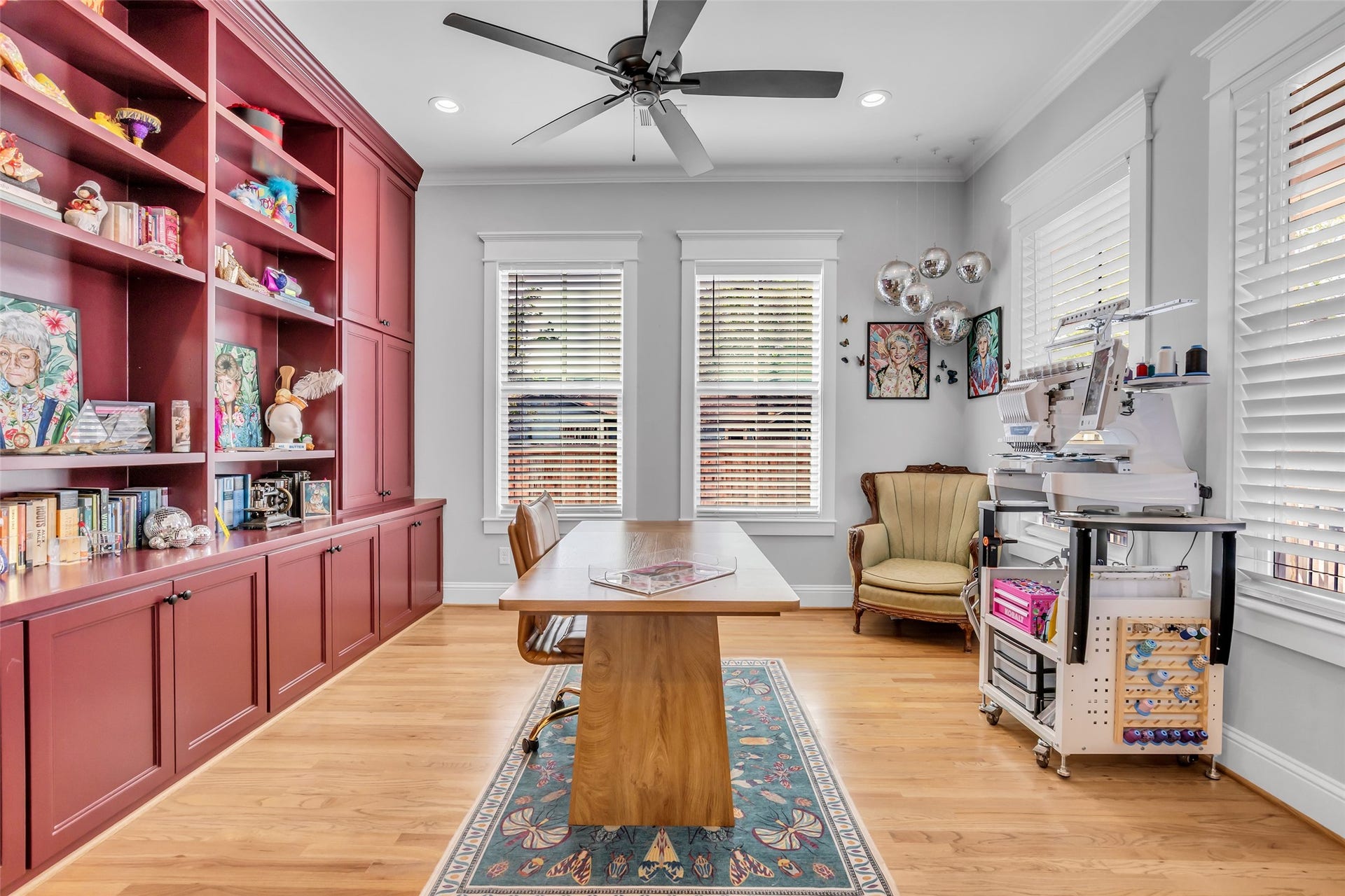 800 Walton Street, Houston, TX 77009 This flexible space can easily serve as a home office, study area, or any other use that fits your needs.