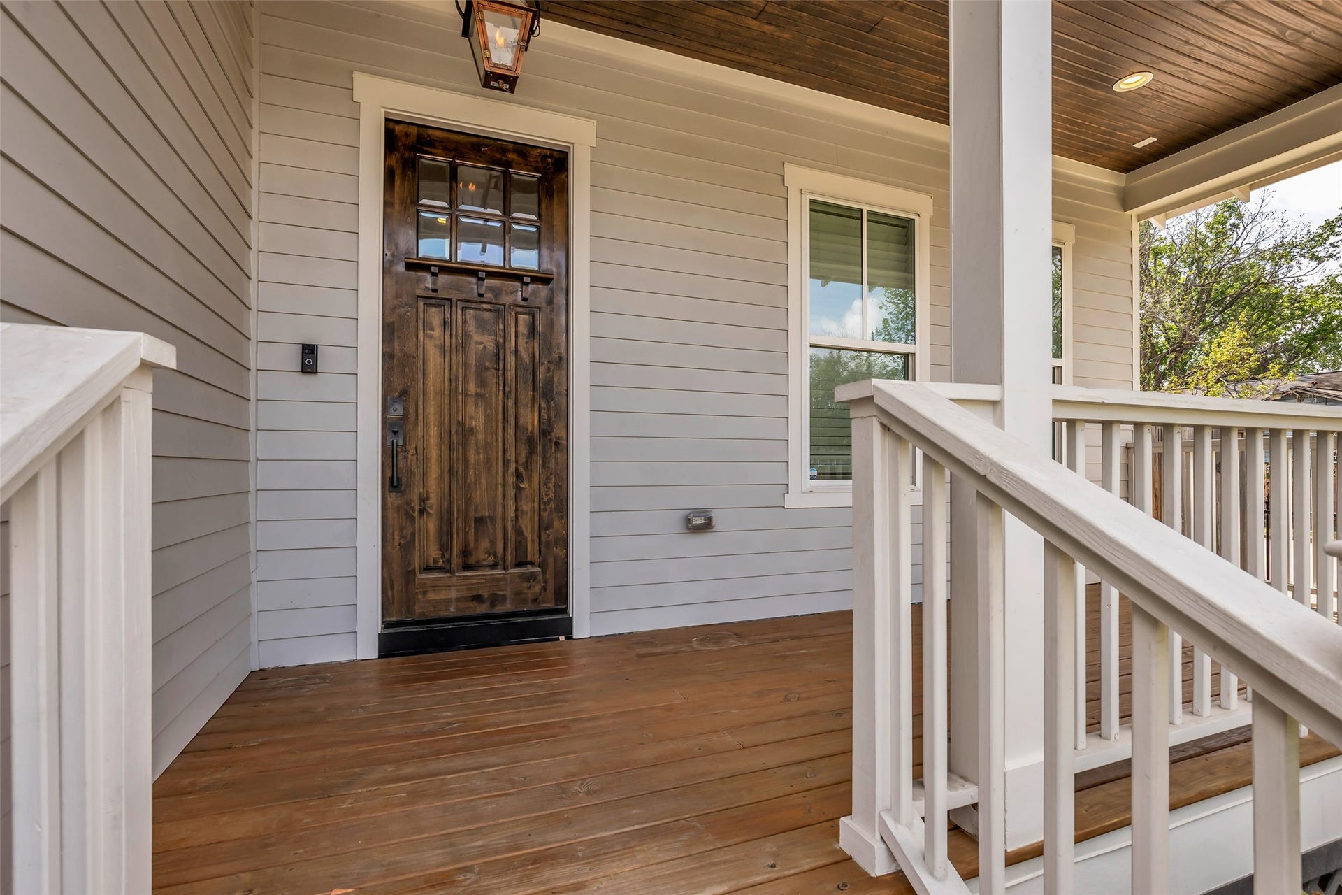 800 Walton Street, Houston, TX 77009 It comes with a covered front deck/balconyan ideal spot to enjoy your morning coffee or unwind in the evening.