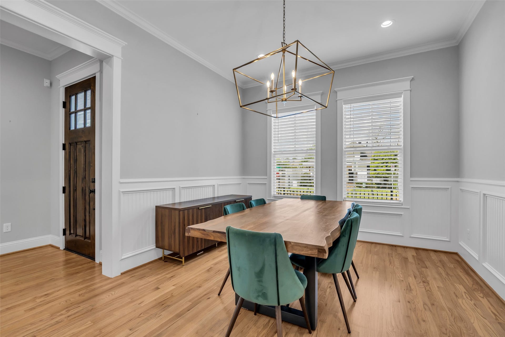 800 Walton Street, Houston, TX 77009 The formal dining room is positioned at the front of the home, providing a pleasant view toward the street and front surroundings.