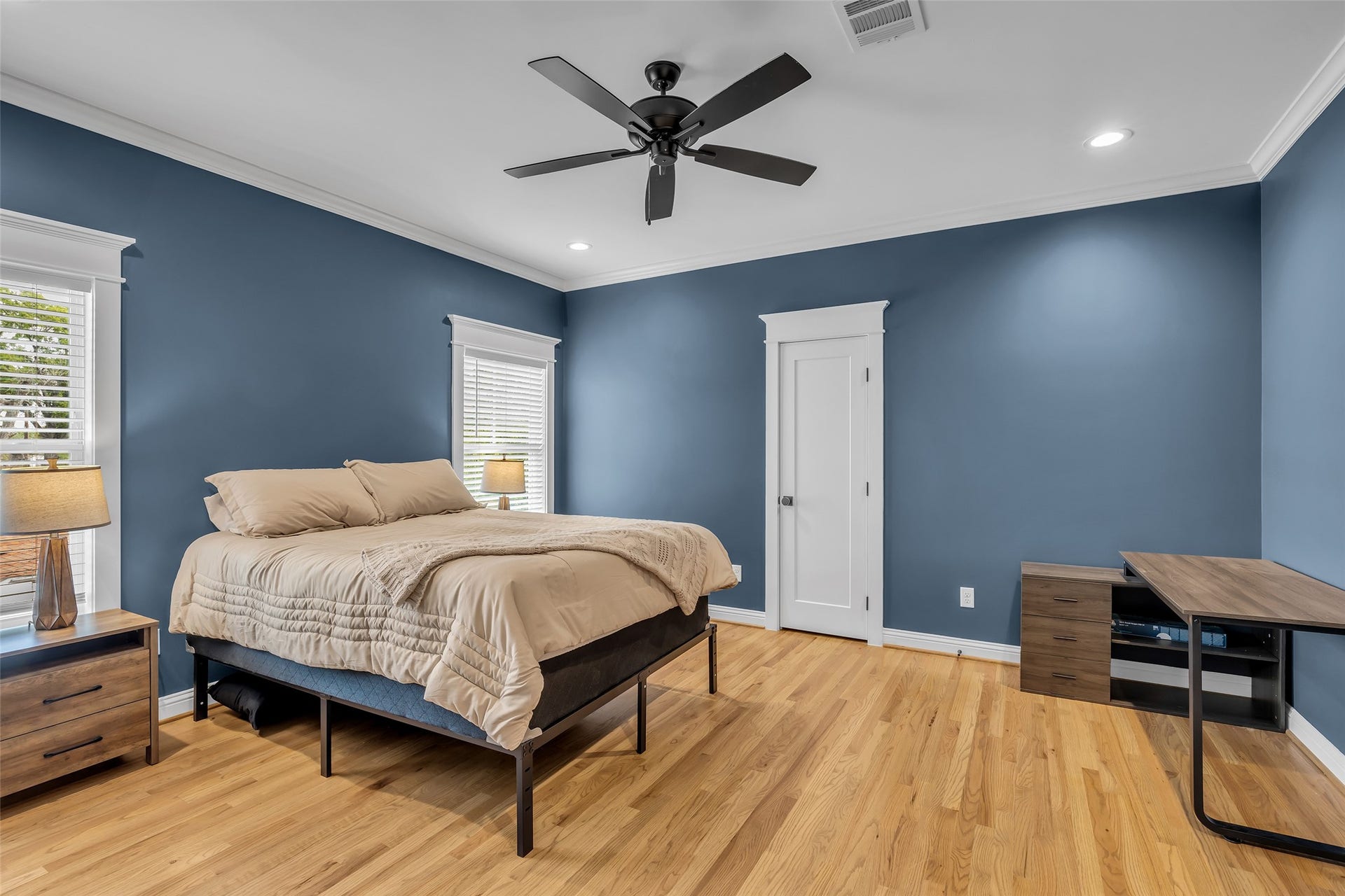 800 Walton Street, Houston, TX 77009 Secondary bedroom offers generous space, providing comfort and flexibility for various uses.