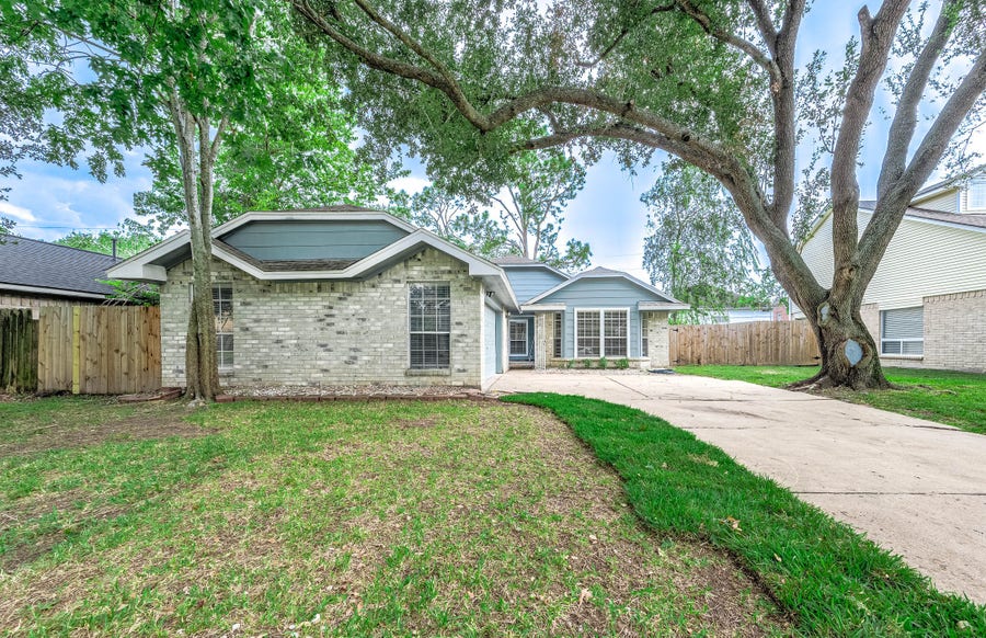 Property photo for 15607 Barbarossa Drive, Houston, TX