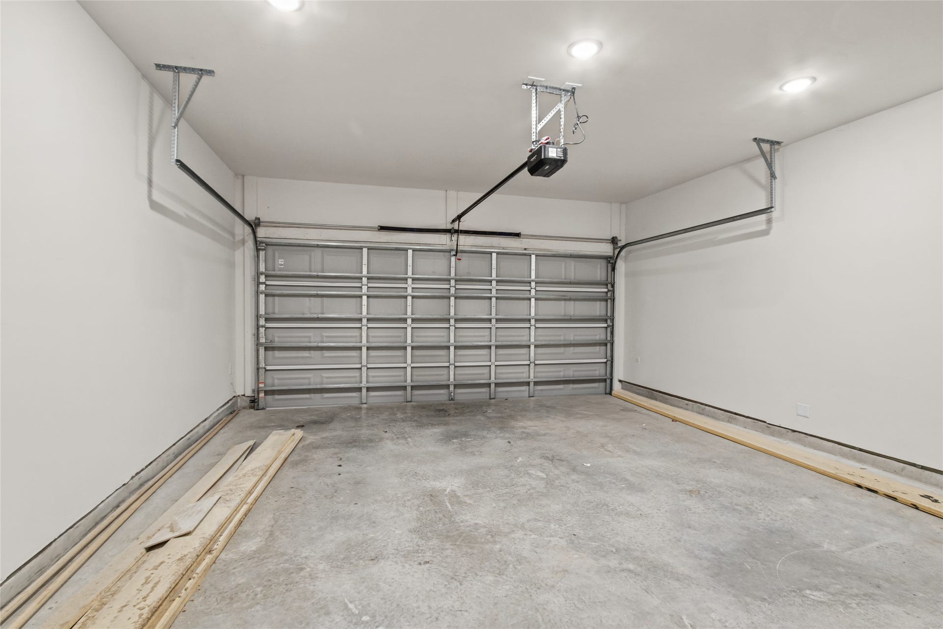 12025 21st Street, Santa Fe, TX 77510 Garage