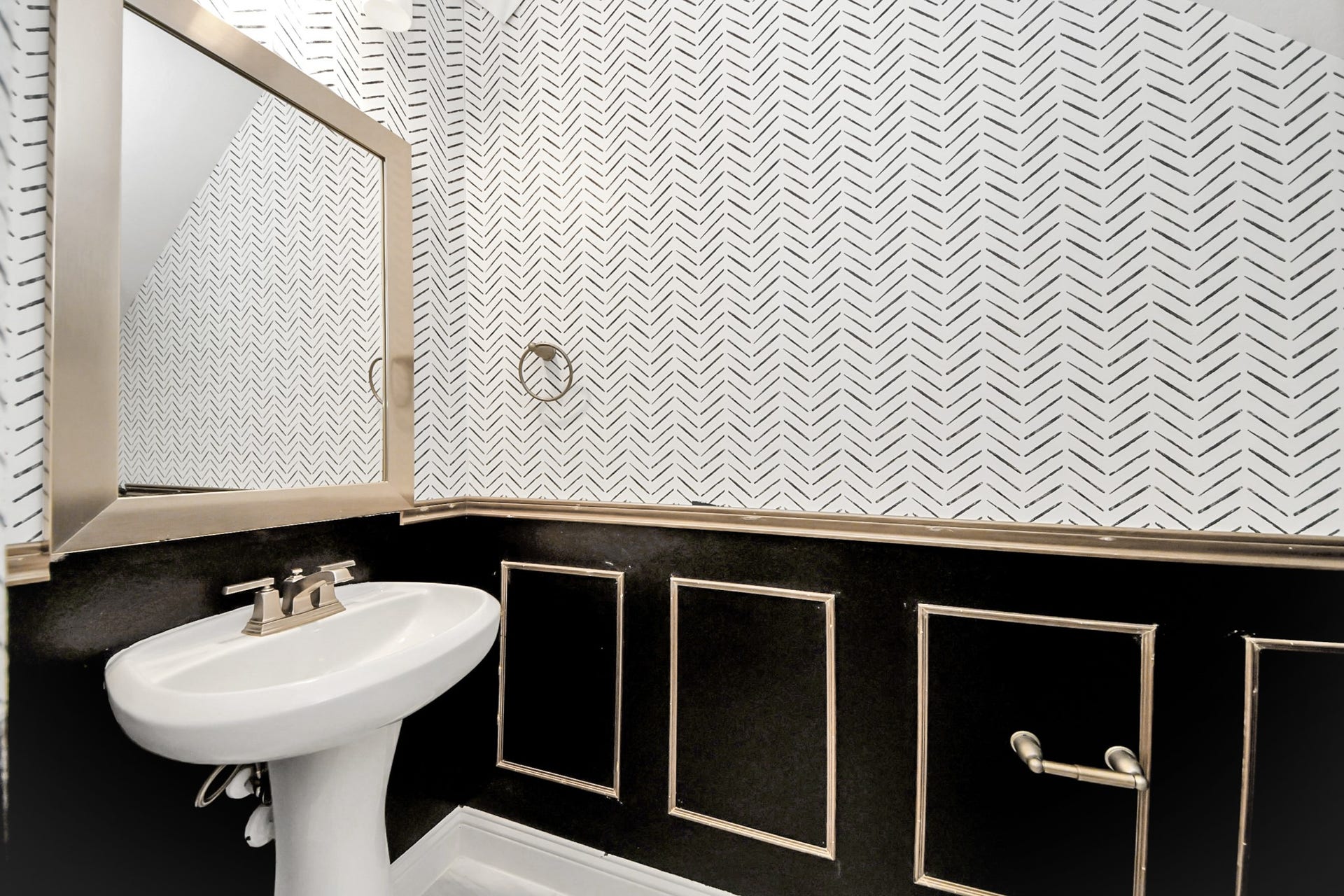 4251 Colony Lane, Missouri City, TX 77459 Half bathroom